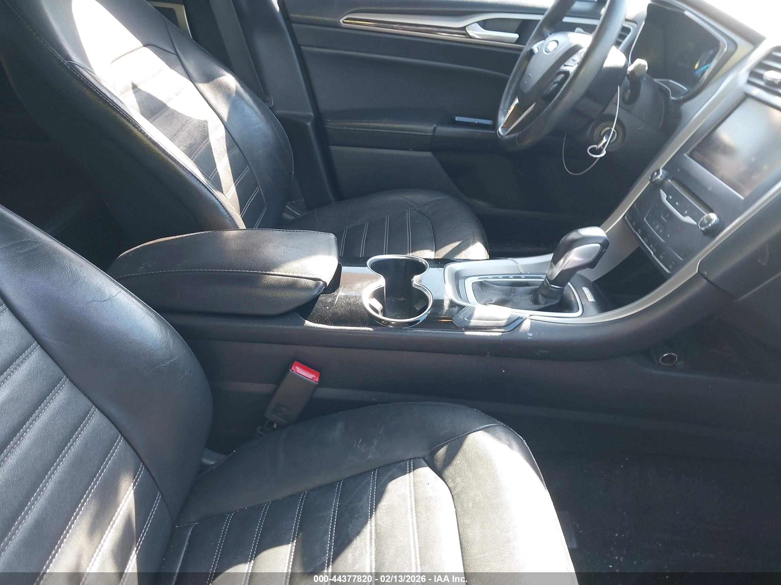 FORD FUSION image 5