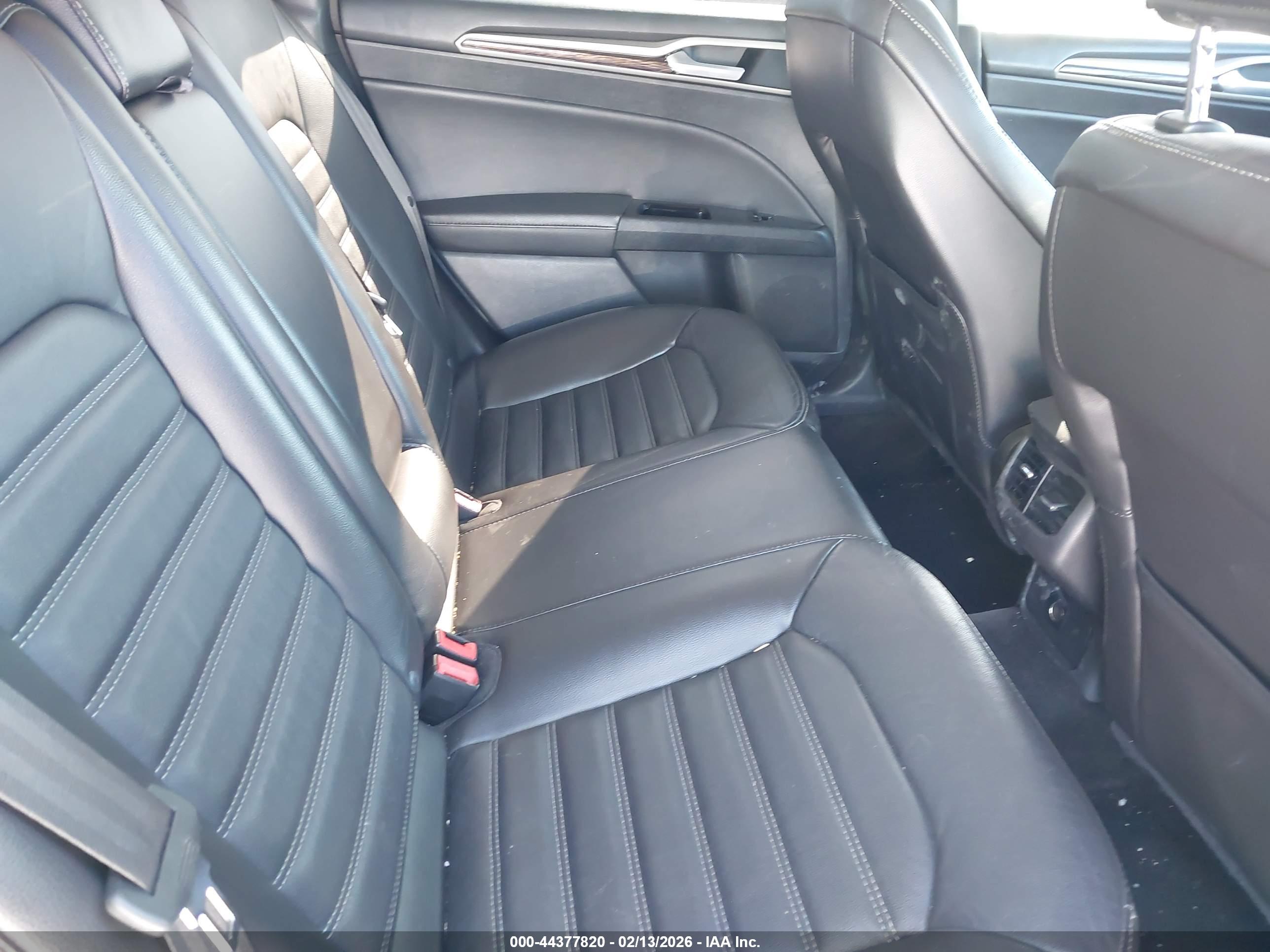 FORD FUSION image 8