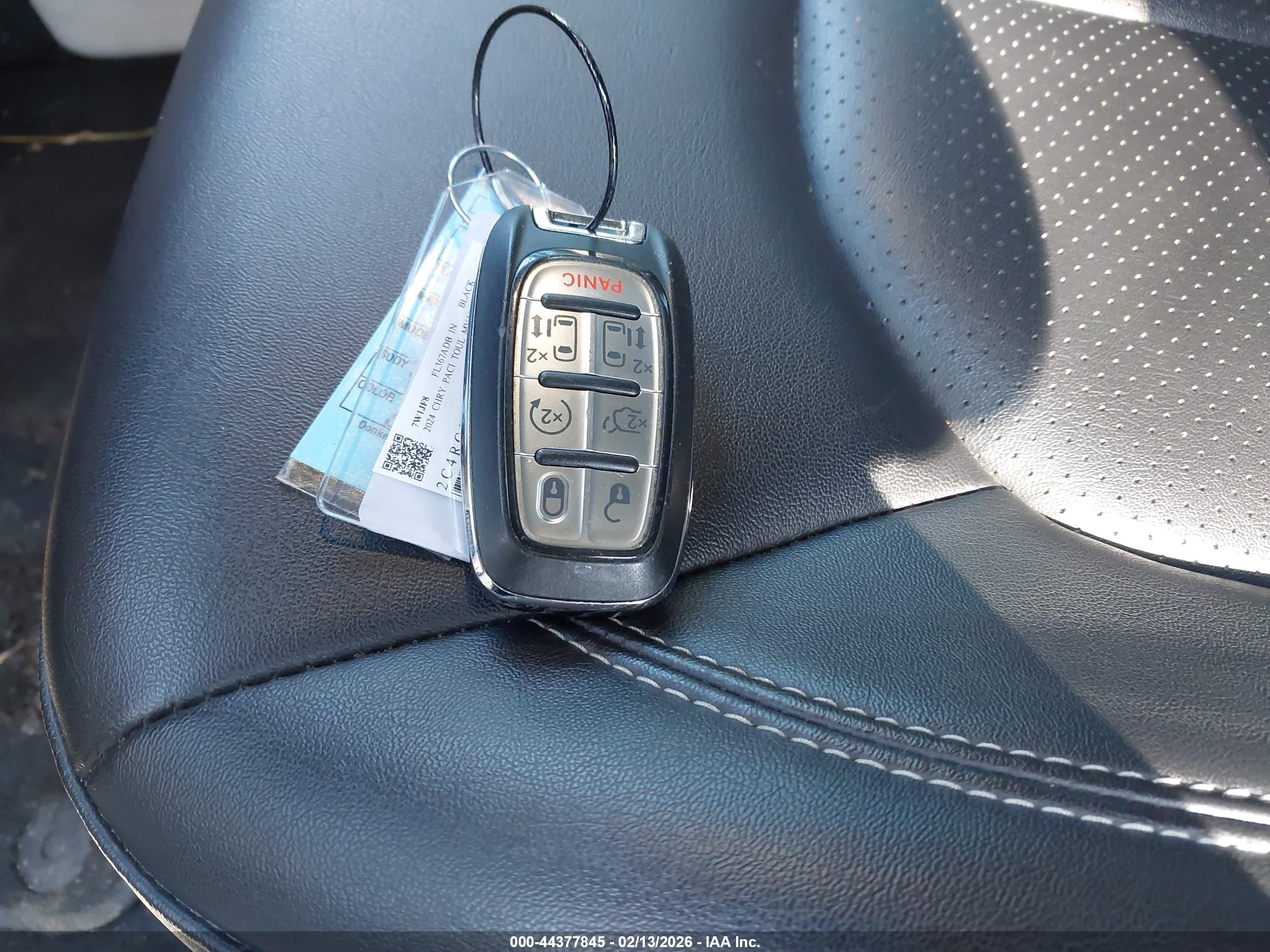 CHRYSLER PACIFICA image 11