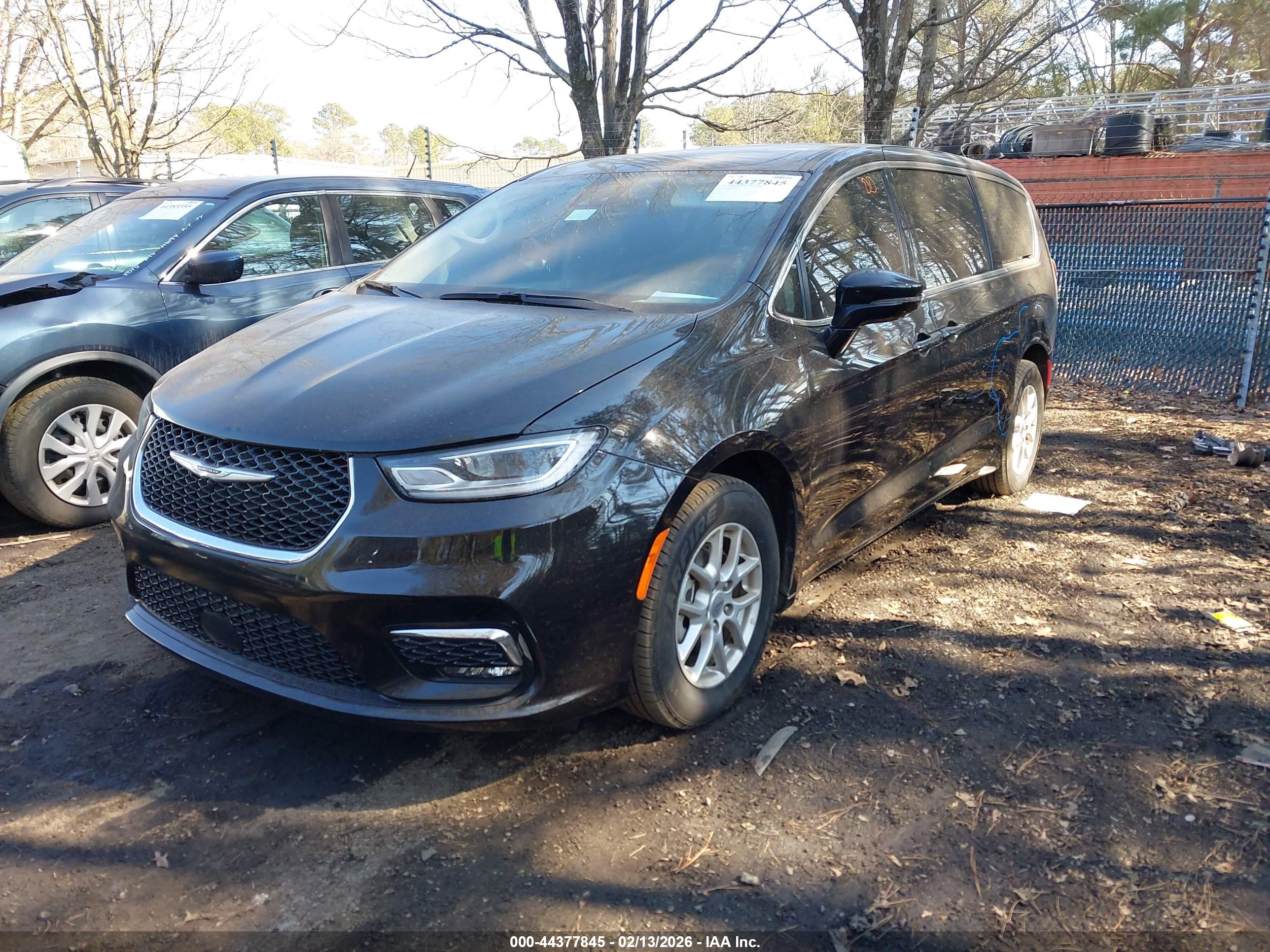 CHRYSLER PACIFICA image 2