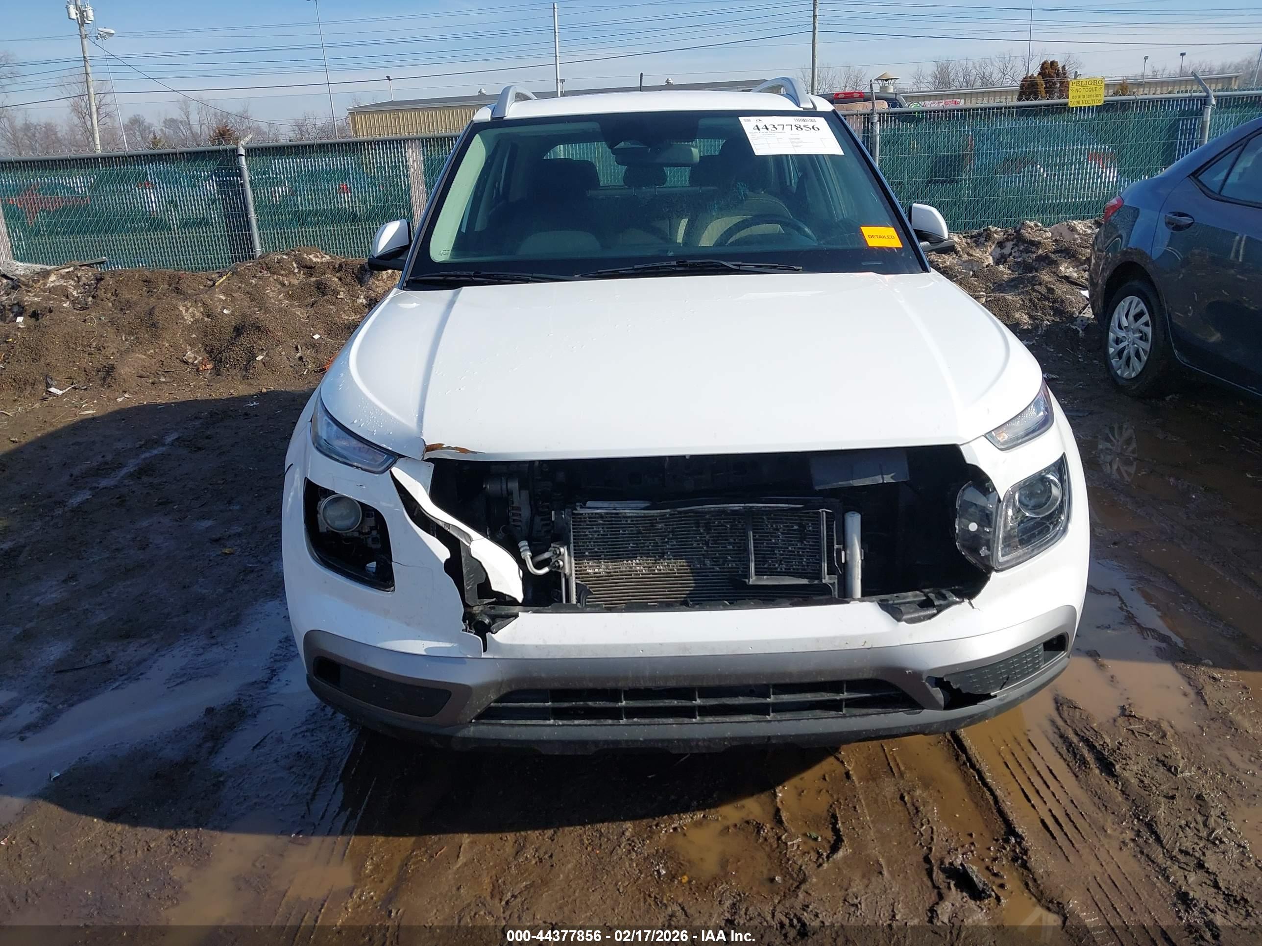 HYUNDAI VENUE image 6