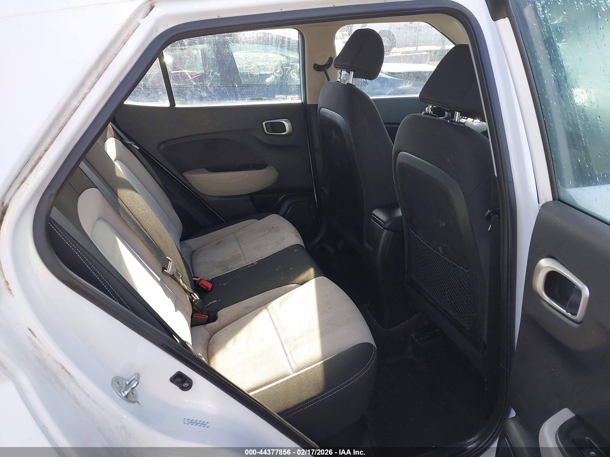 HYUNDAI VENUE image 8