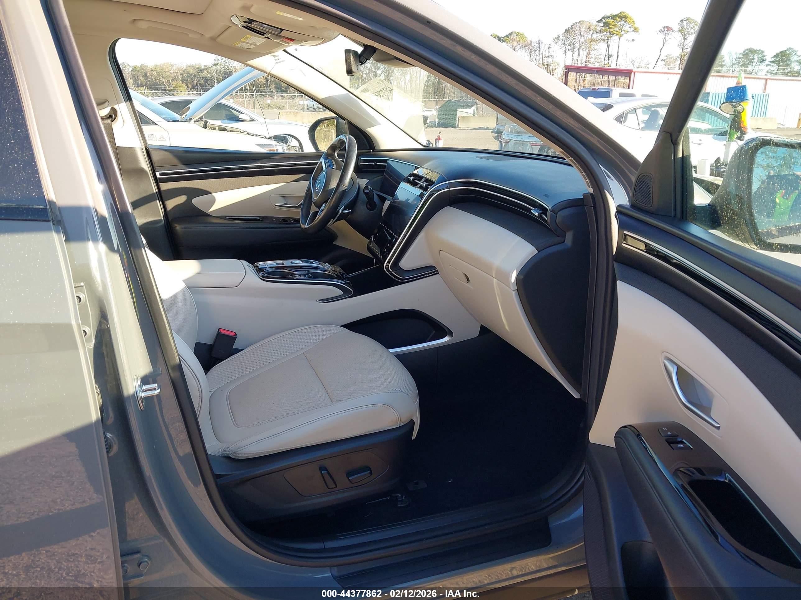 HYUNDAI TUCSON image 5