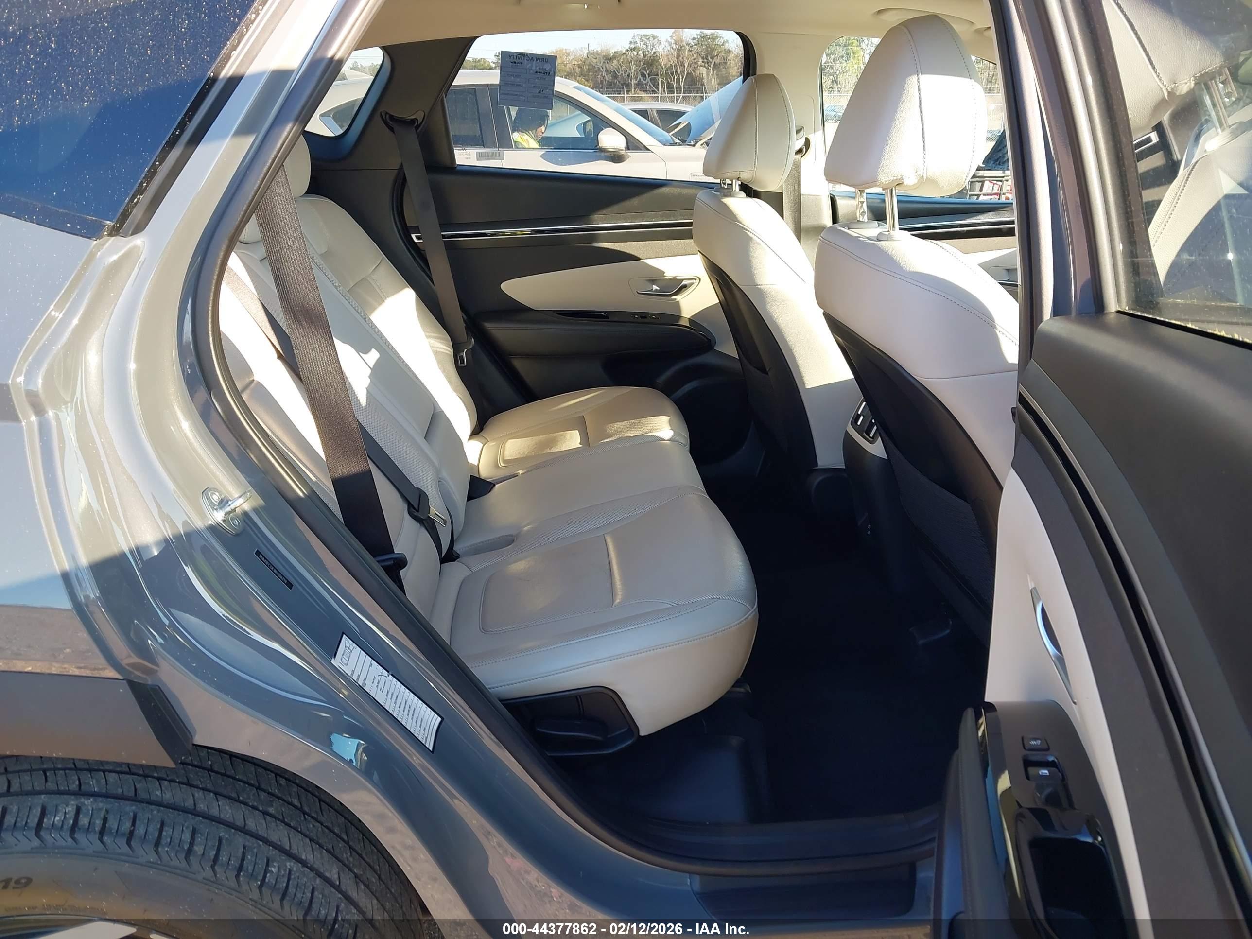 HYUNDAI TUCSON image 8