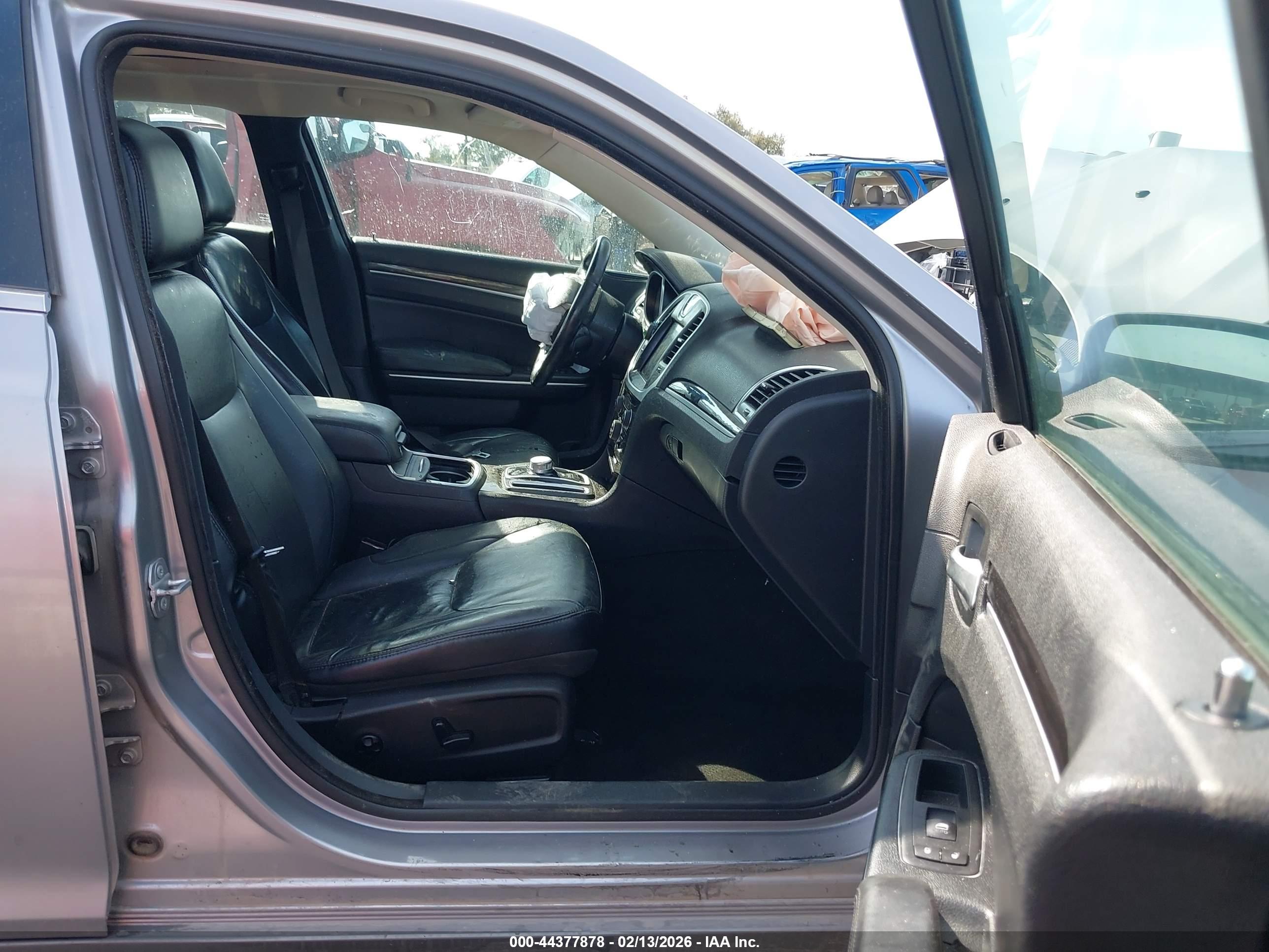 CHRYSLER 300 image 5