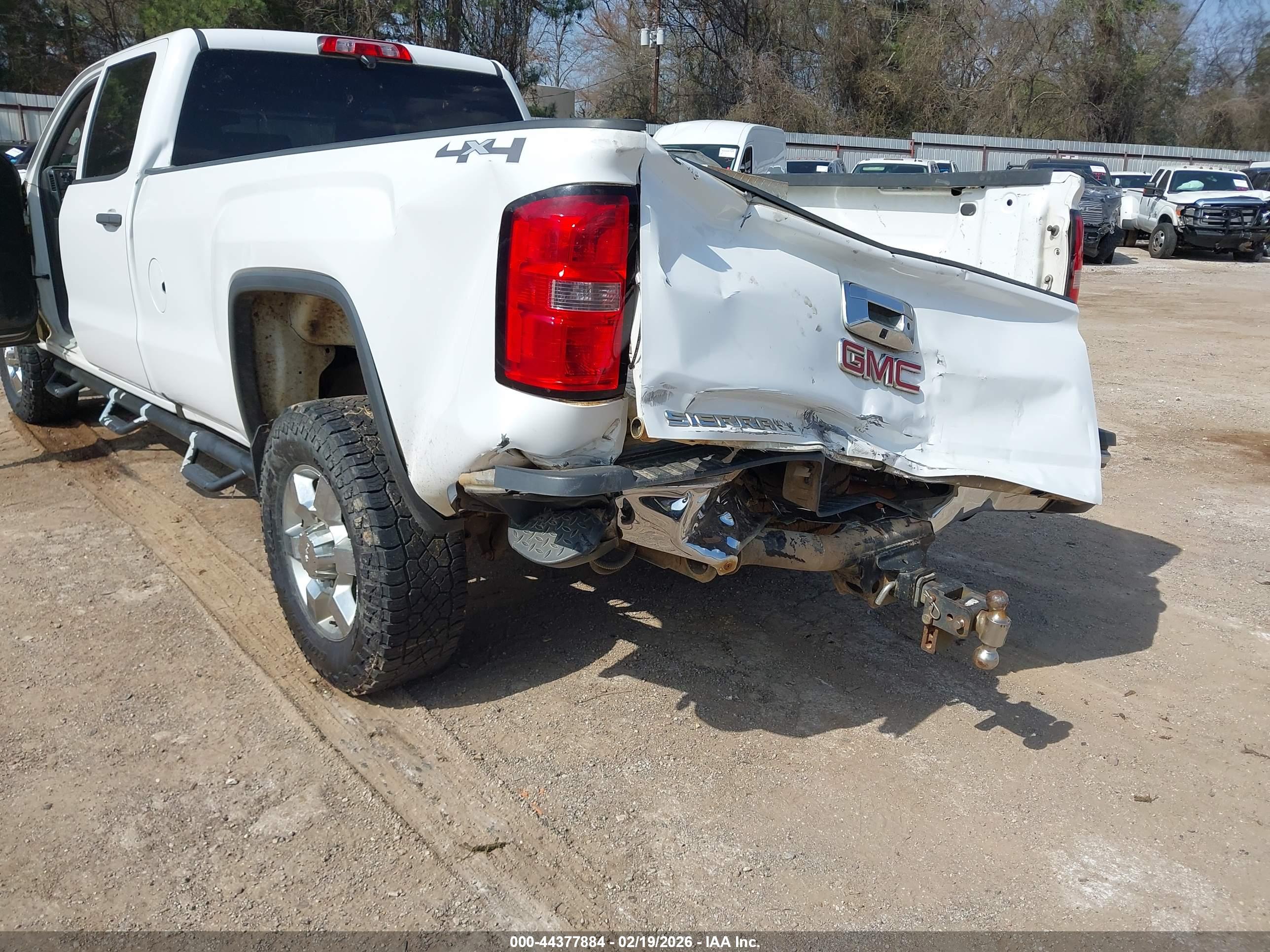 GMC SIERRA image 6