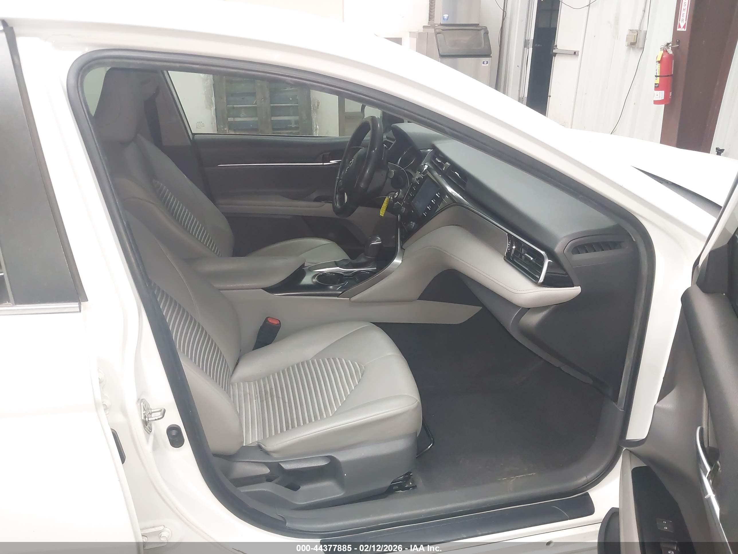 TOYOTA CAMRY image 5