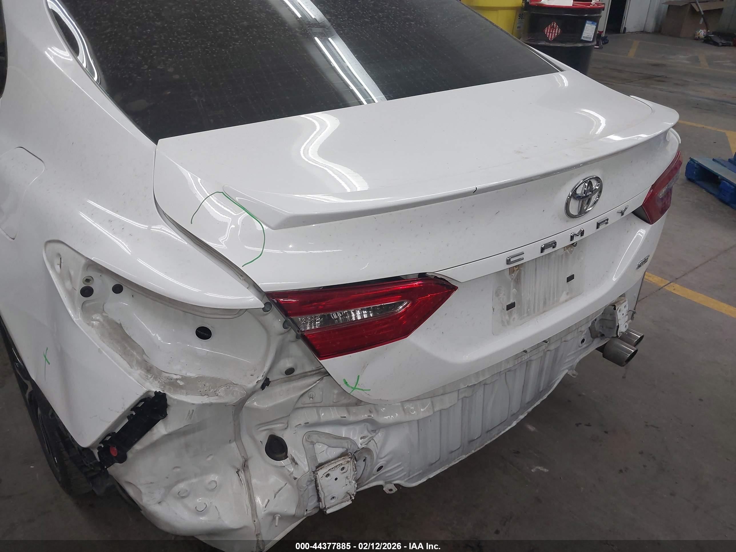 TOYOTA CAMRY image 6
