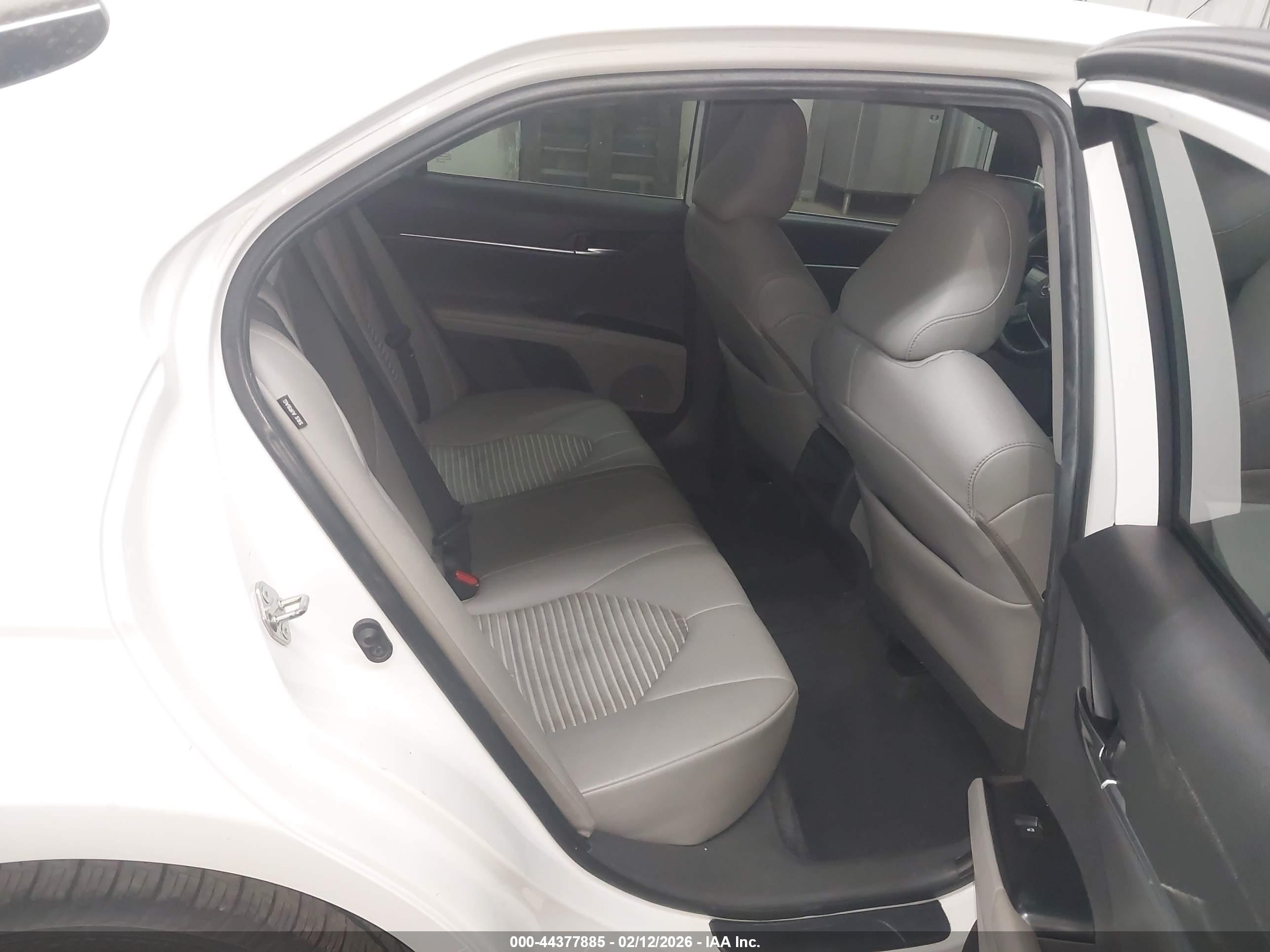 TOYOTA CAMRY image 8