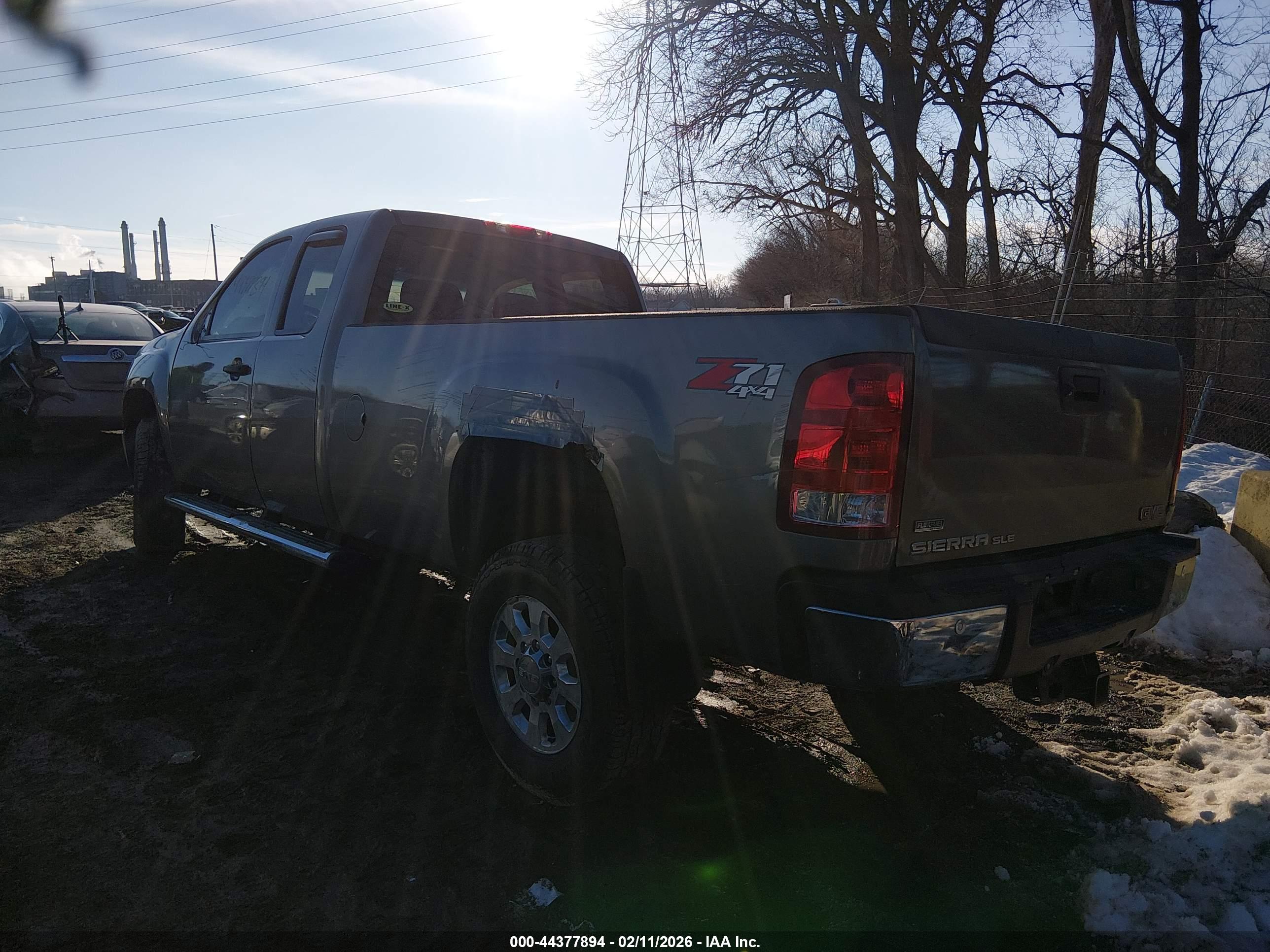 GMC SIERRA image 3