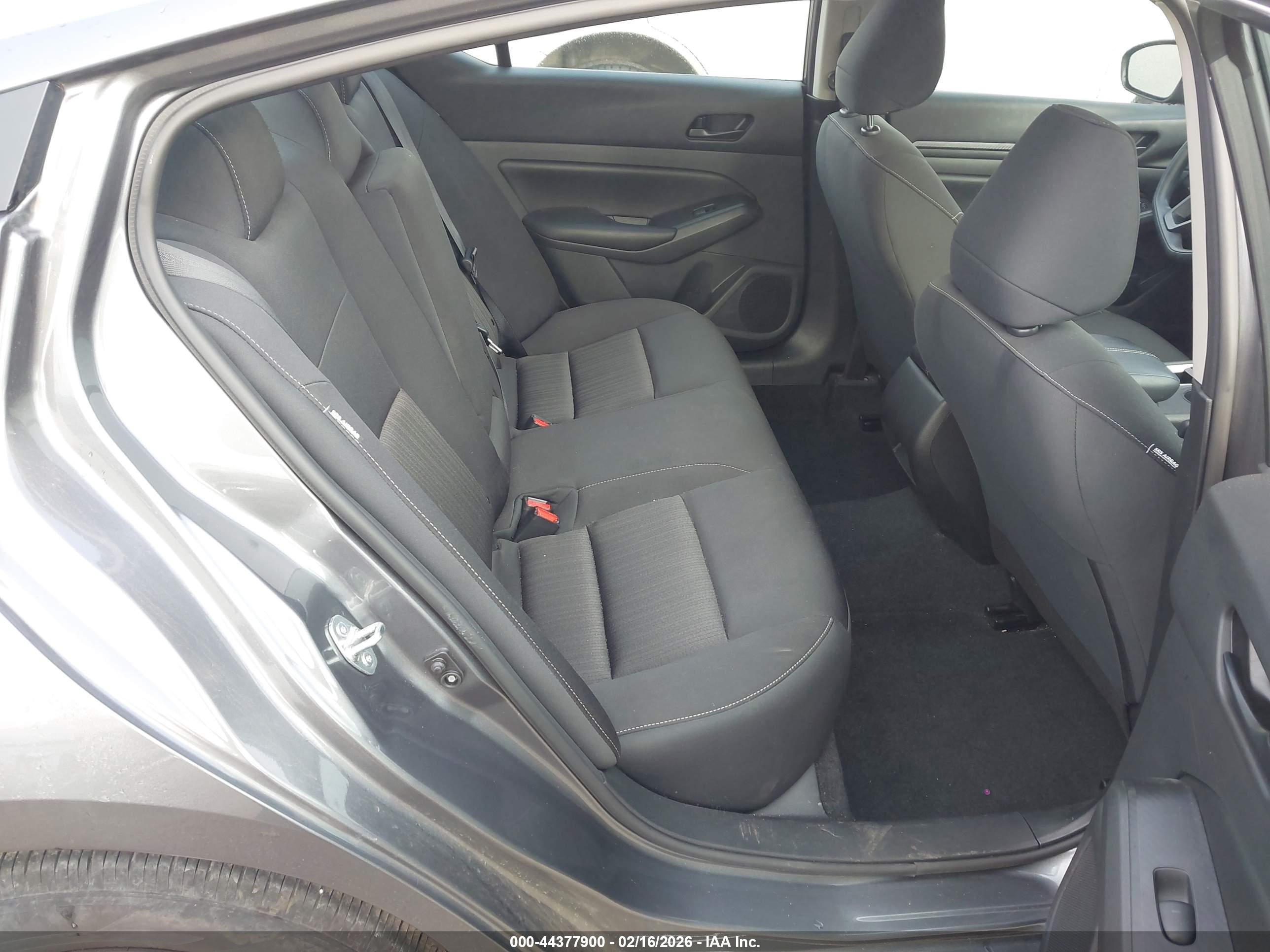NISSAN ALTIMA image 8