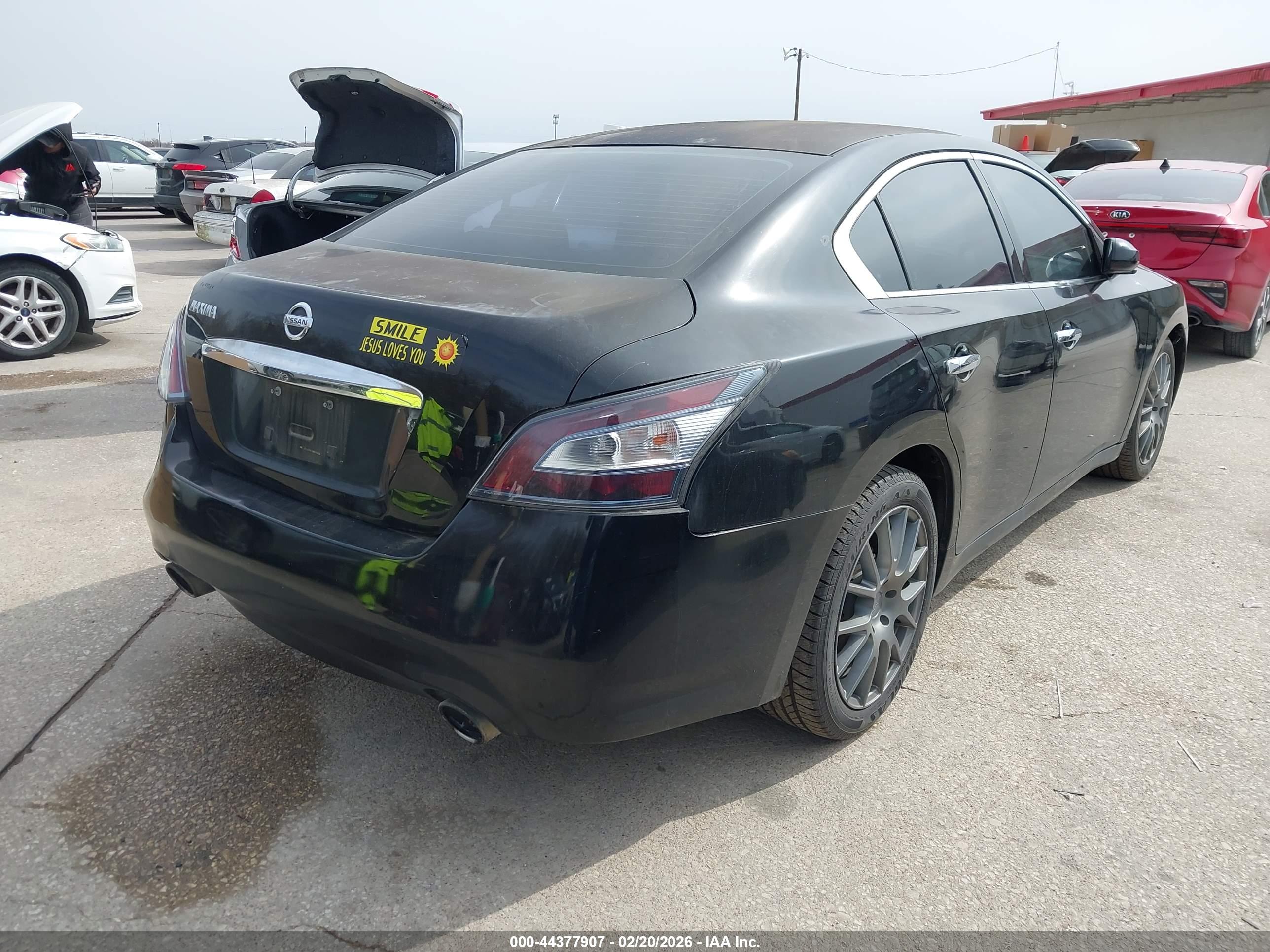 NISSAN MAXIMA image 4