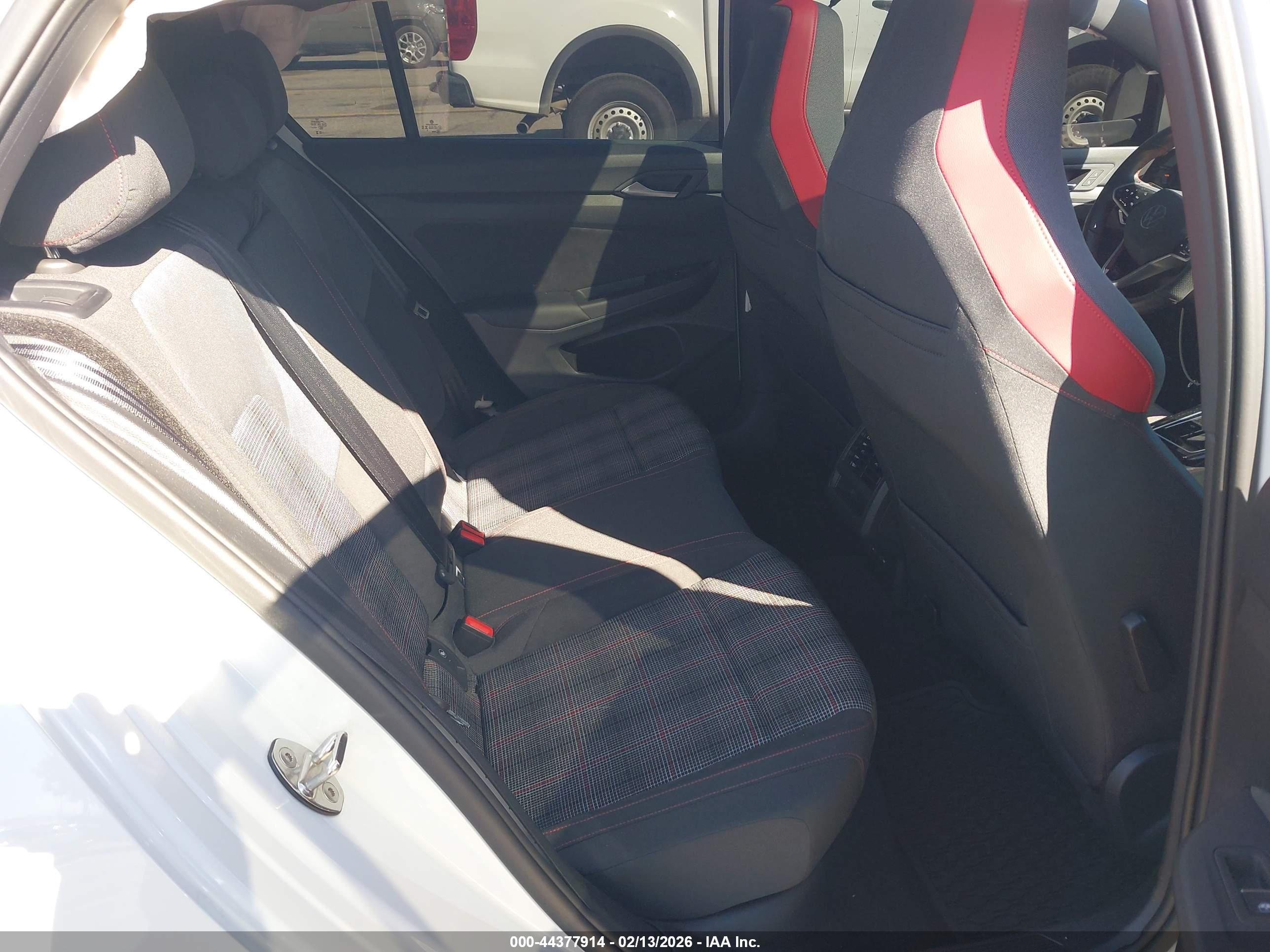 VOLKSWAGEN GOLF image 8