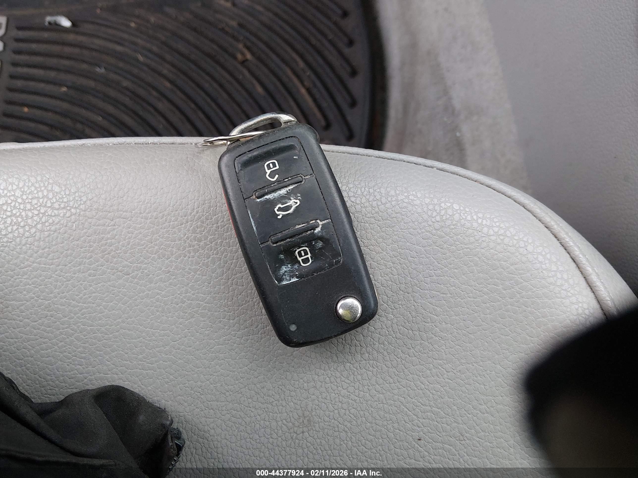 VOLKSWAGEN PASSAT image 11