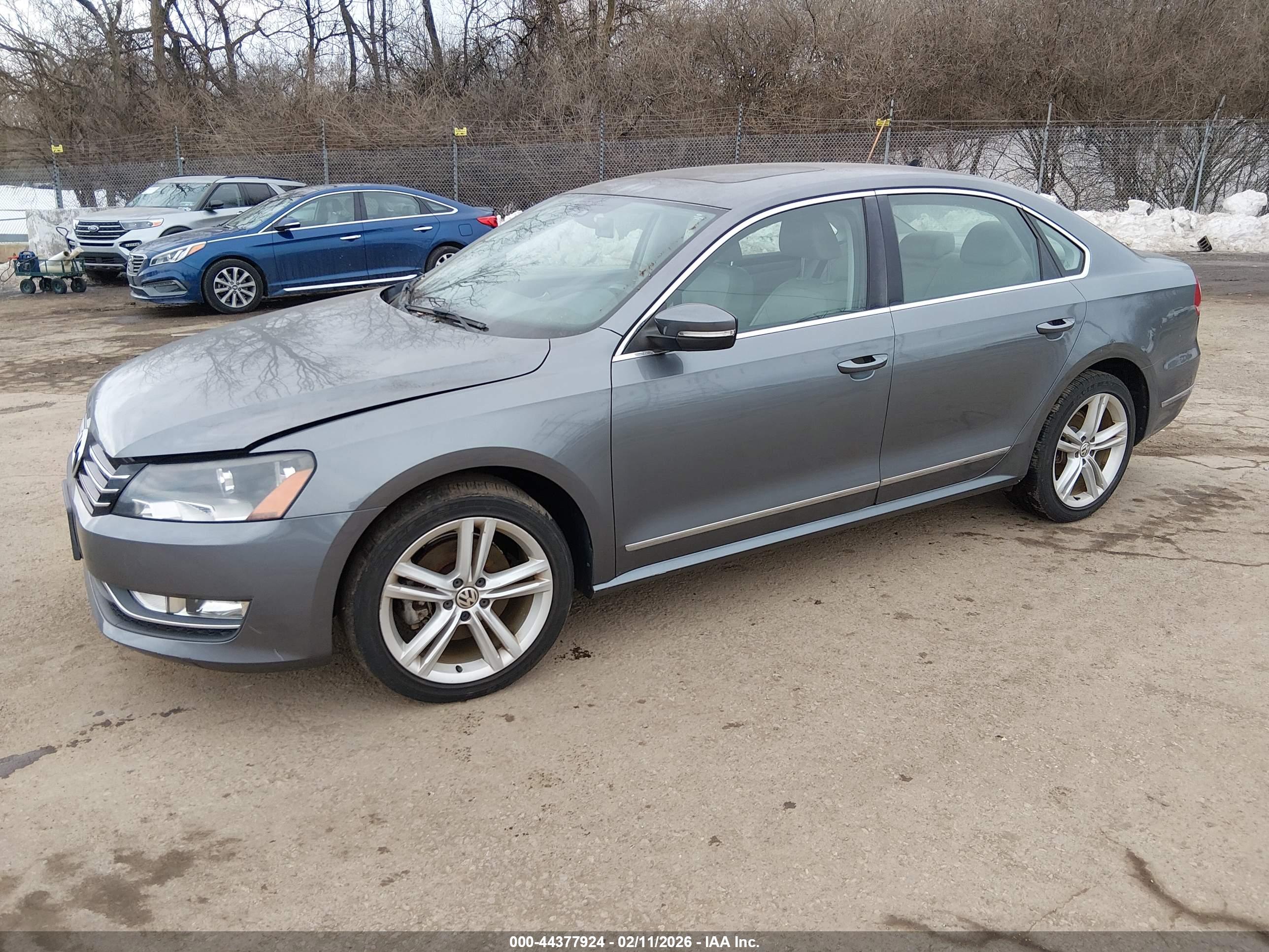 VOLKSWAGEN PASSAT image 2