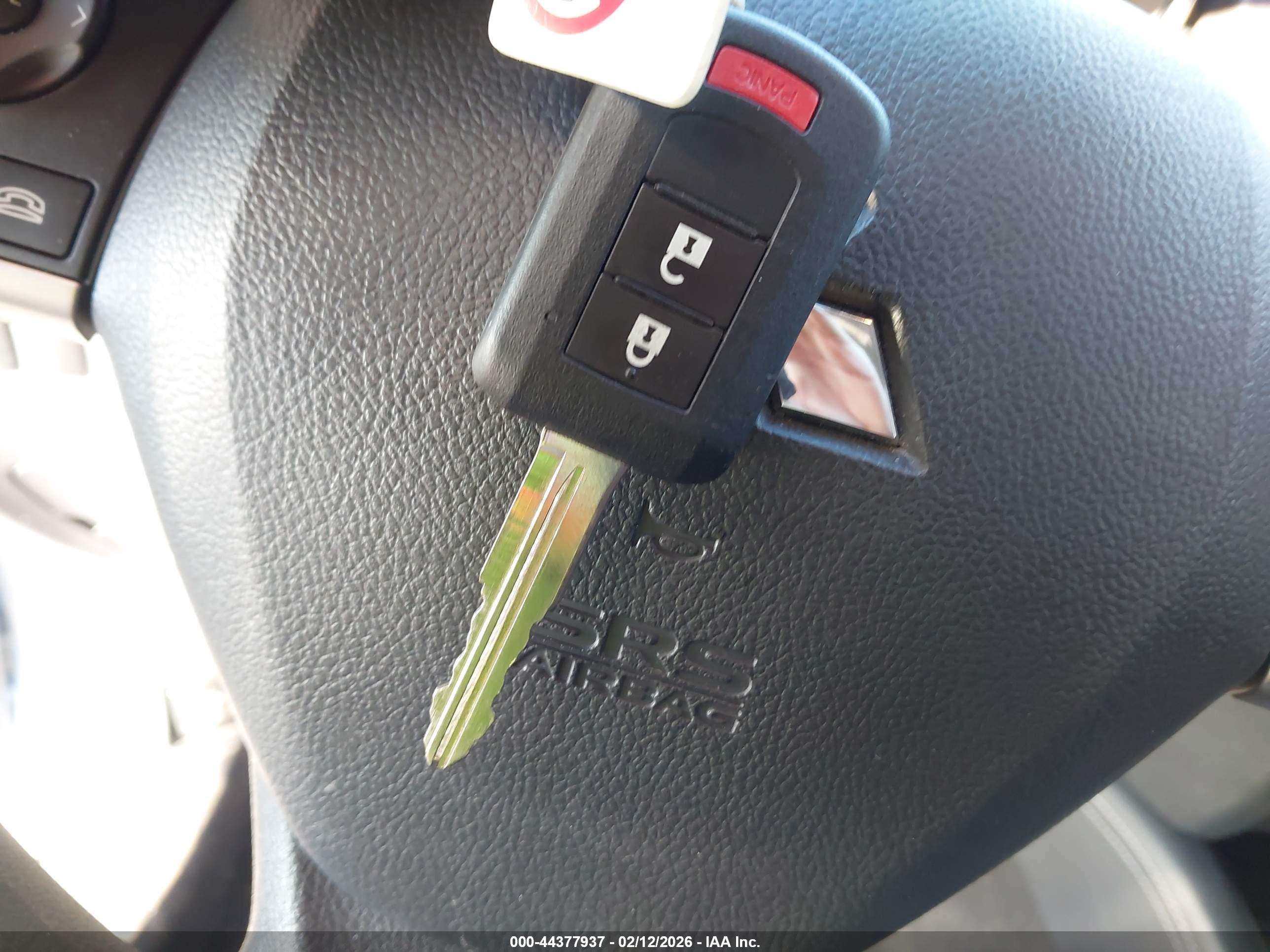 MITSUBISHI OUTLANDER image 11