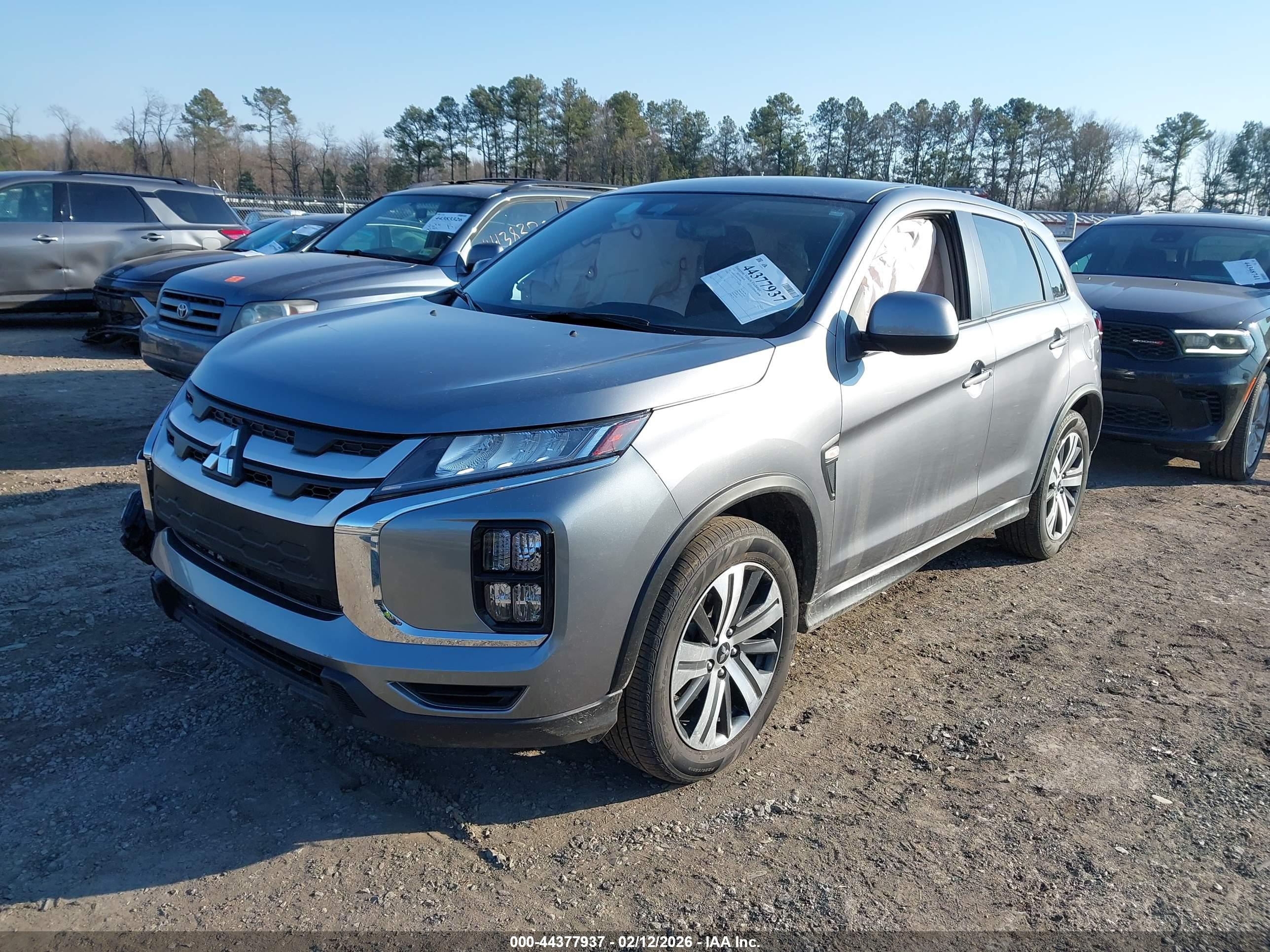 MITSUBISHI OUTLANDER image 2