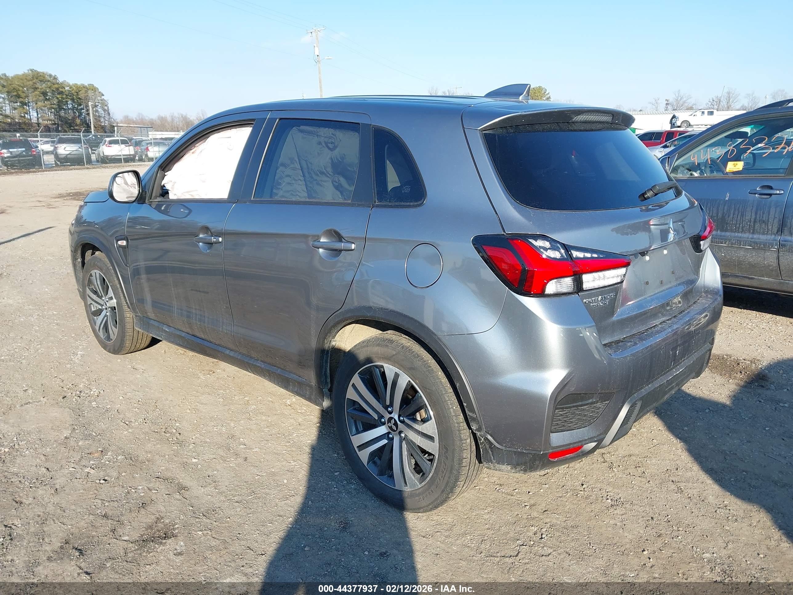 MITSUBISHI OUTLANDER image 3