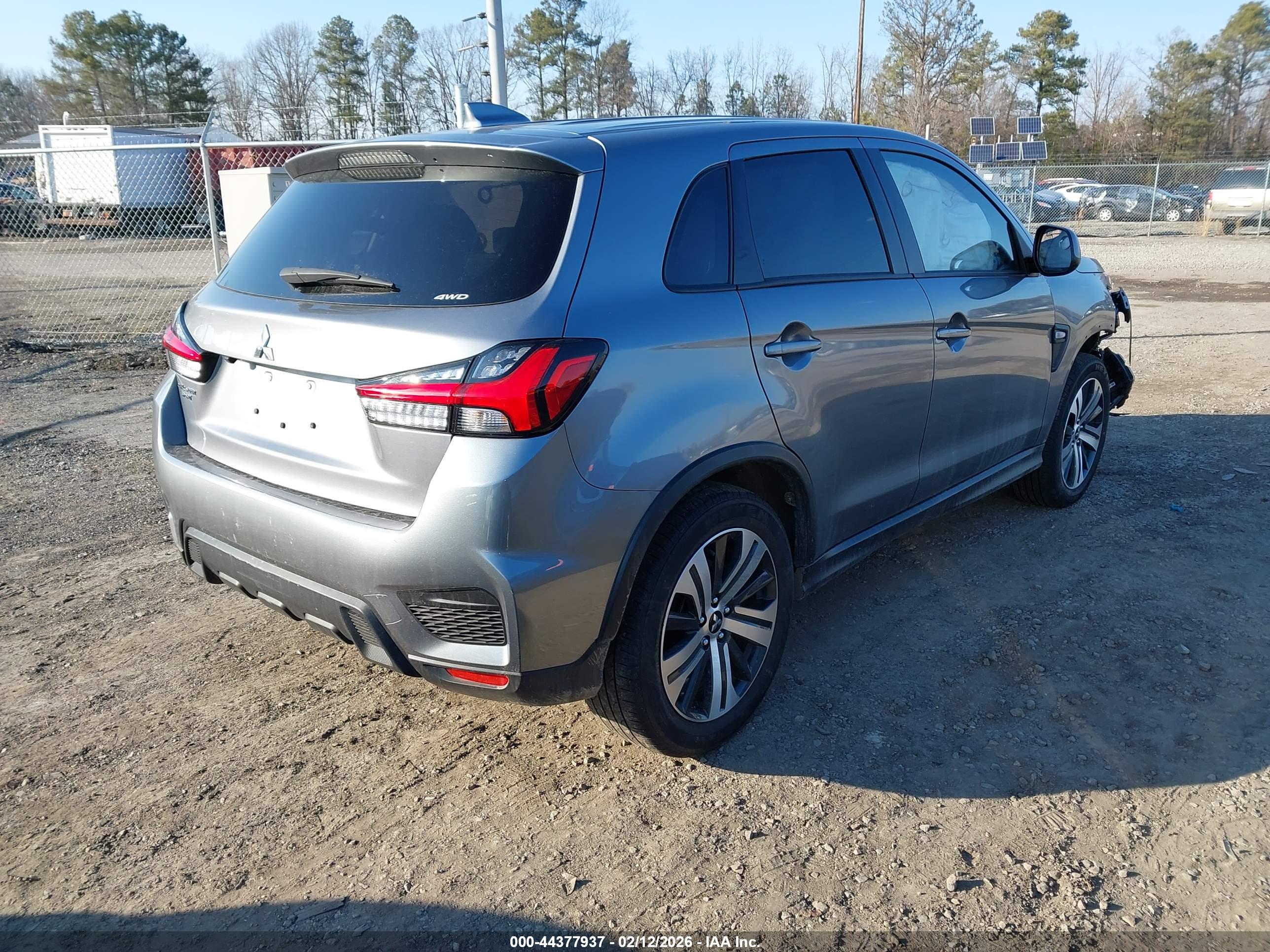 MITSUBISHI OUTLANDER image 4