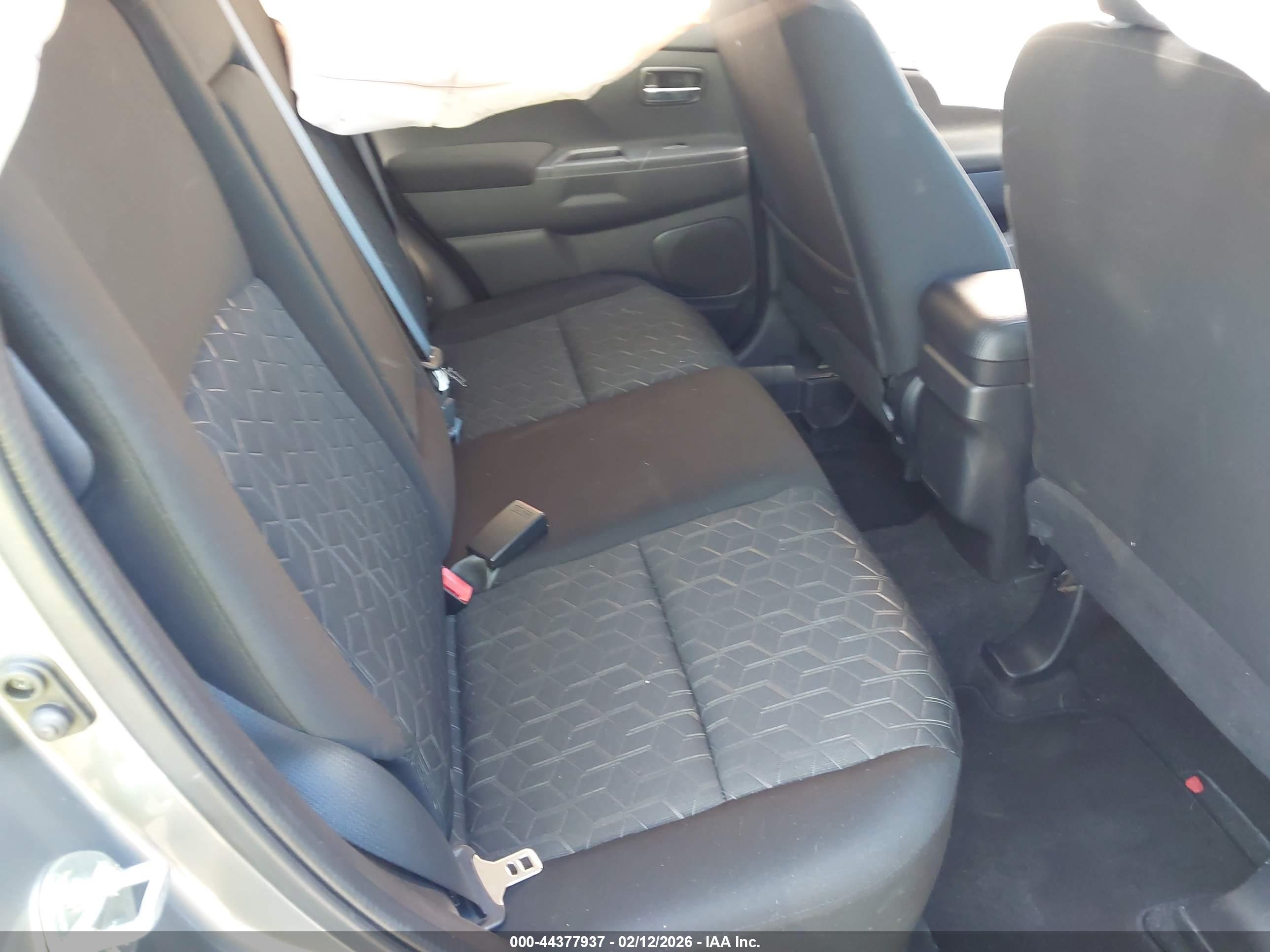 MITSUBISHI OUTLANDER image 8