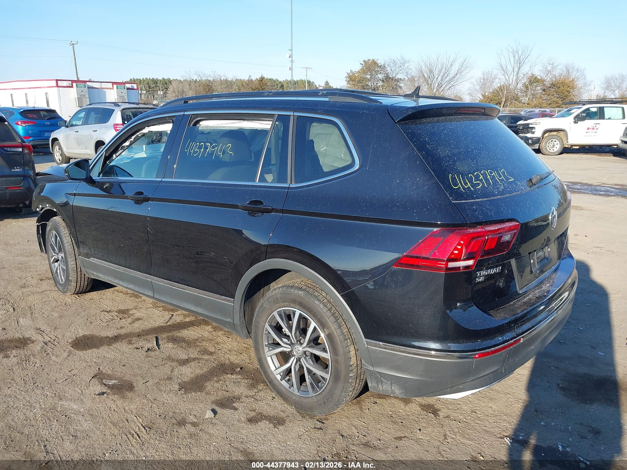 VOLKSWAGEN TIGUAN image 3
