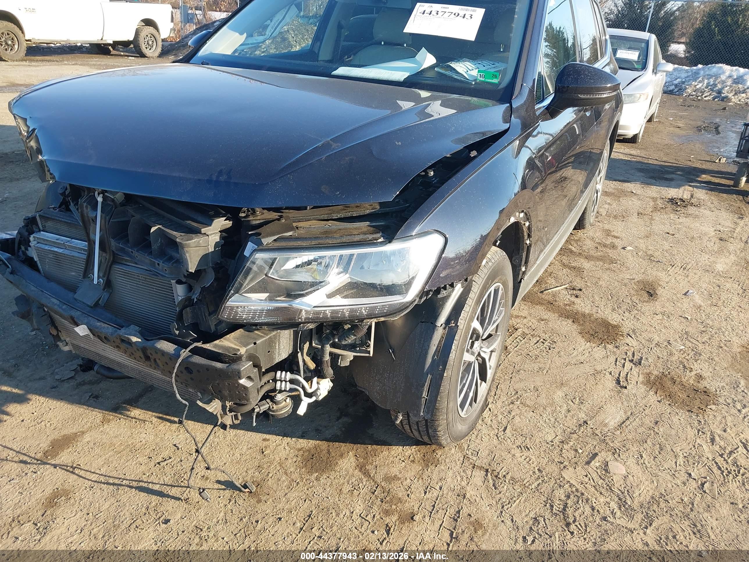 VOLKSWAGEN TIGUAN image 6