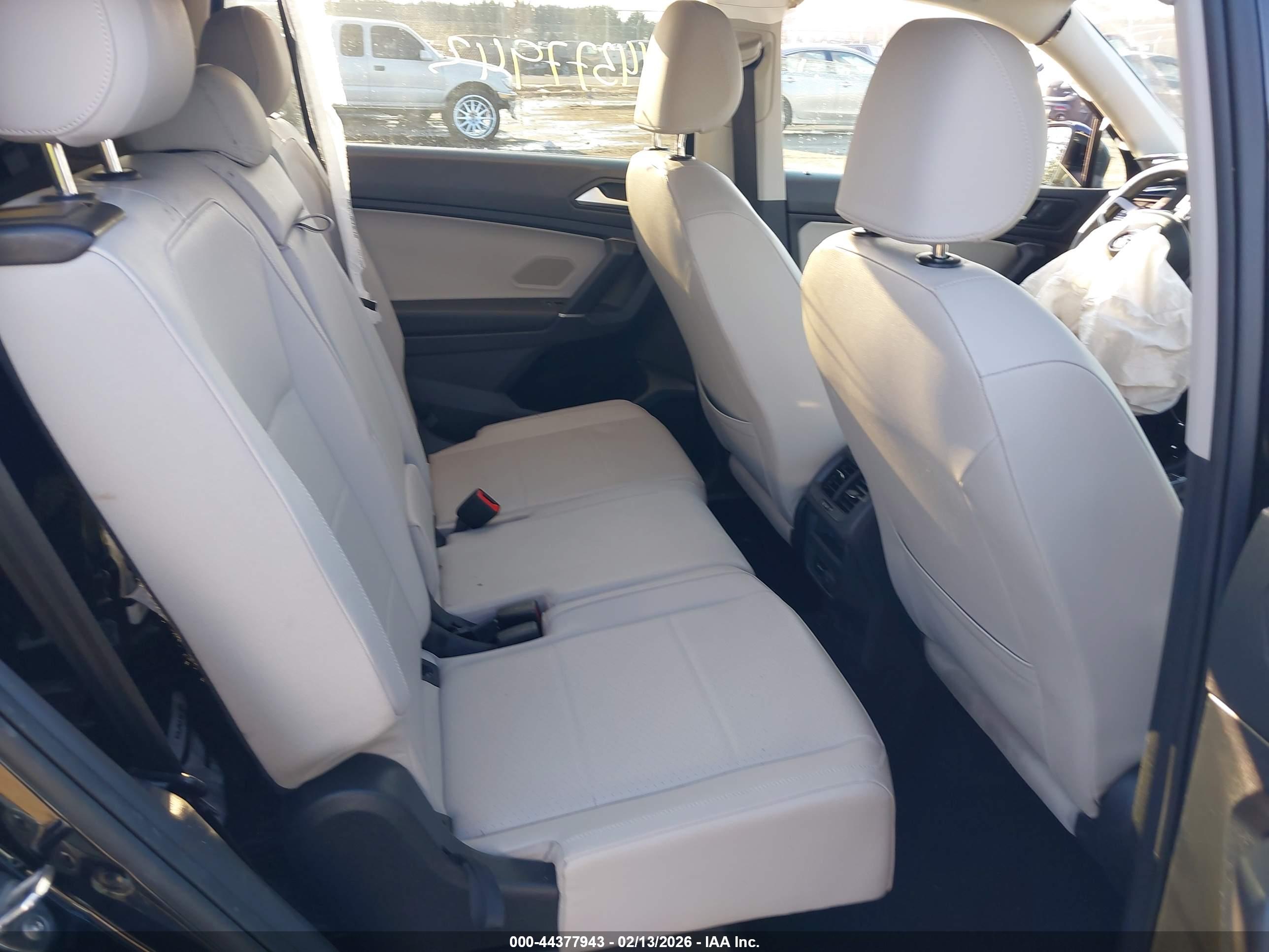 VOLKSWAGEN TIGUAN image 8