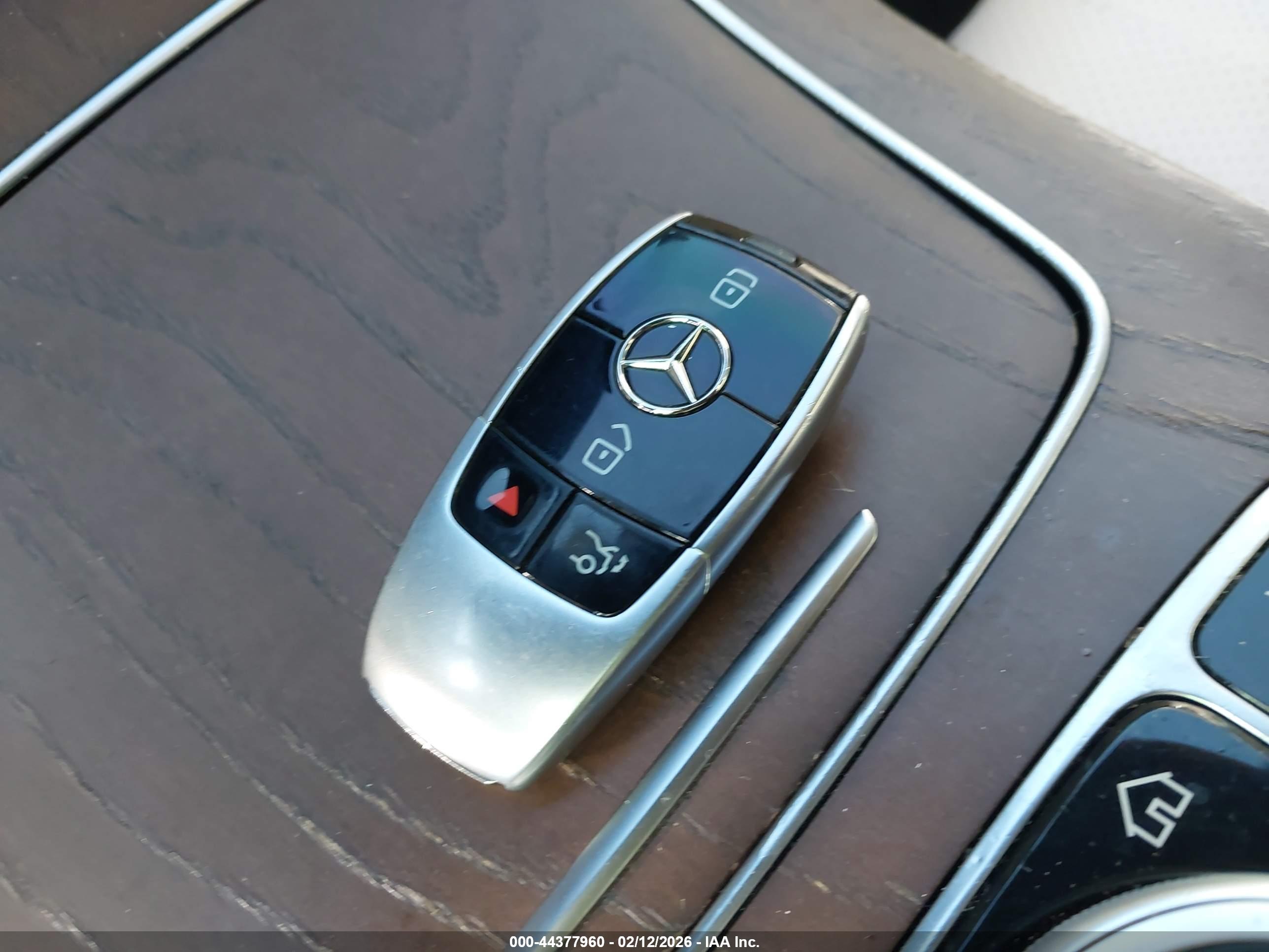 MERCEDES-BENZ E image 11