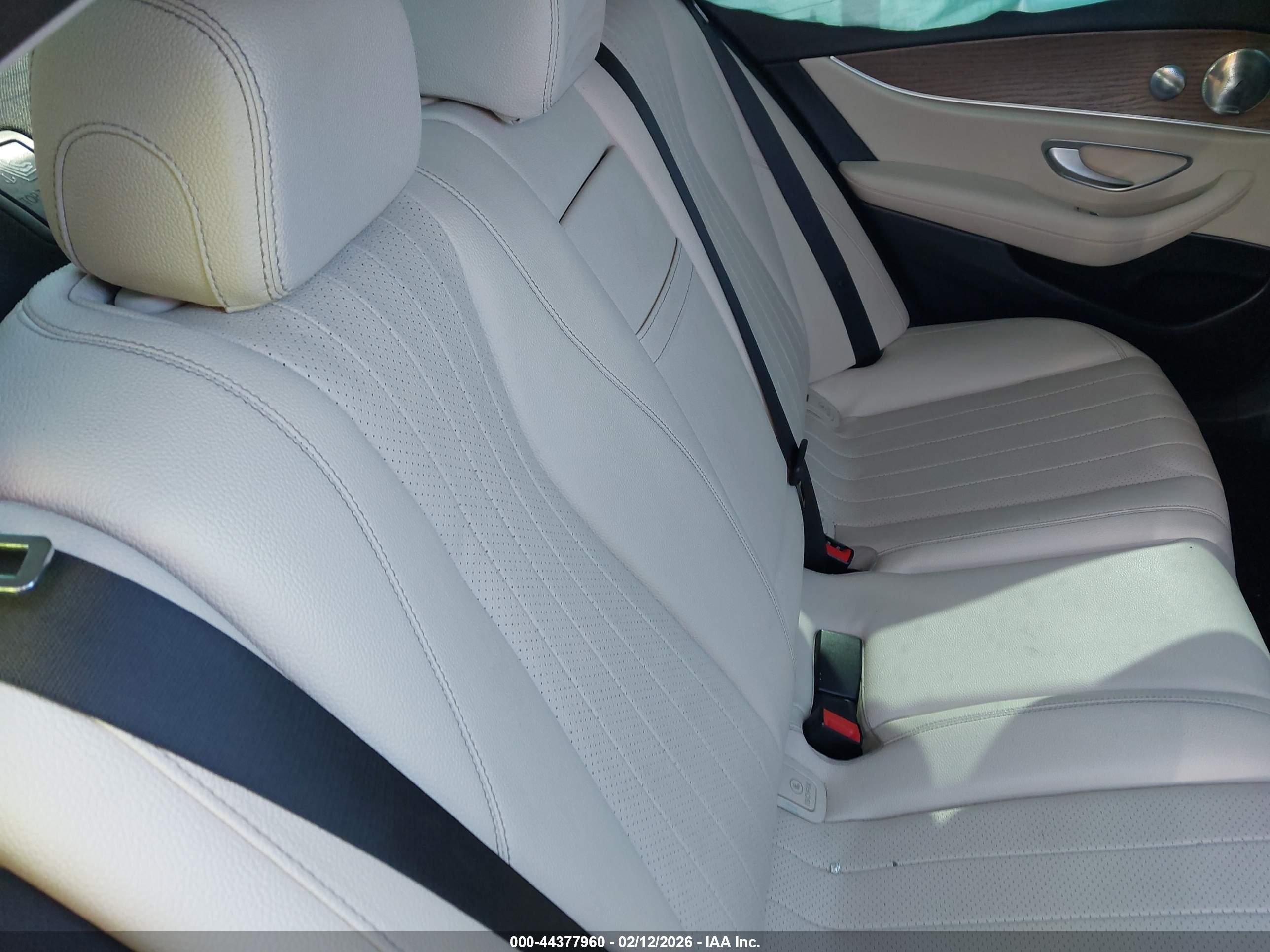 MERCEDES-BENZ E image 8
