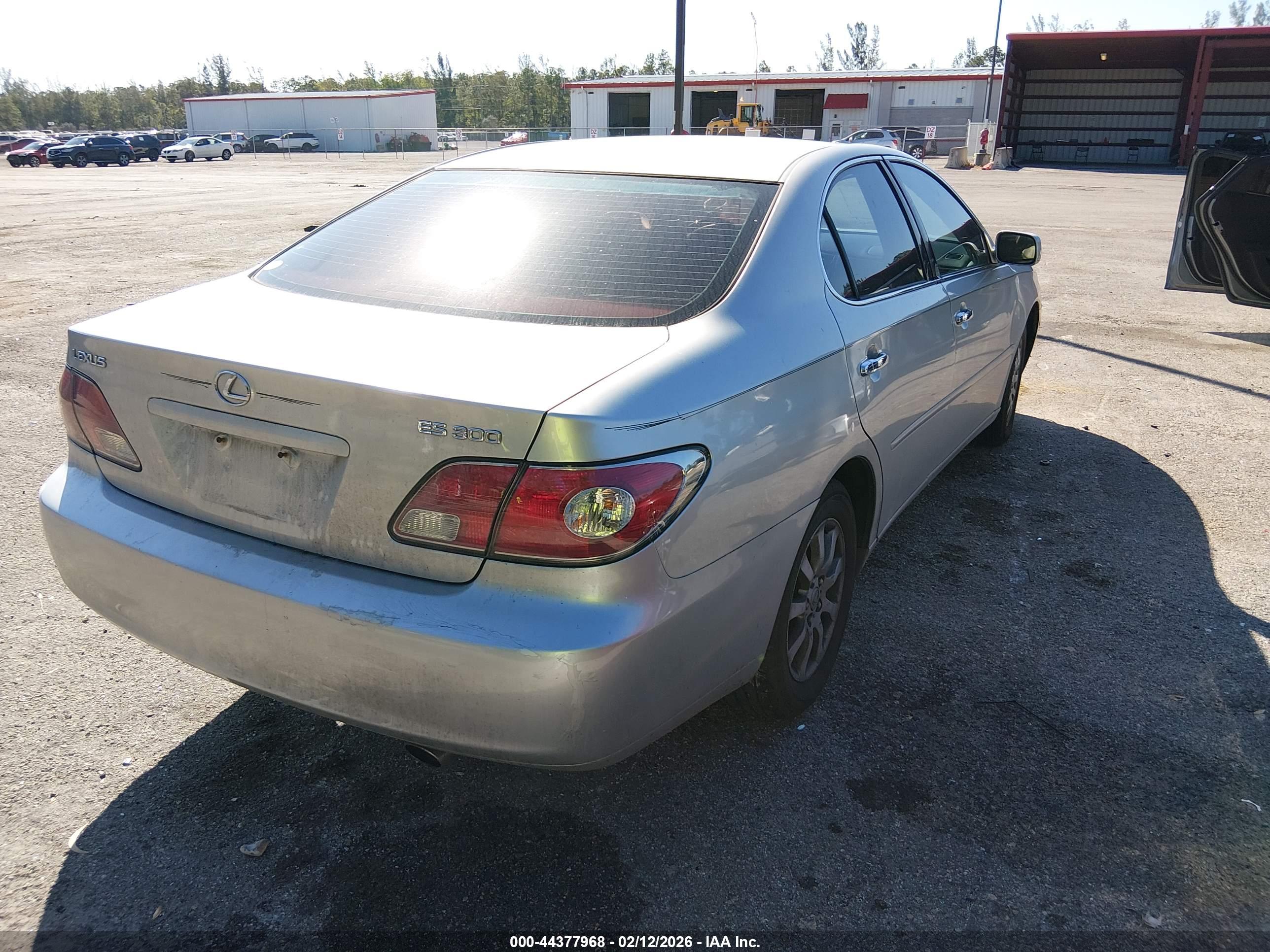 LEXUS ES image 4