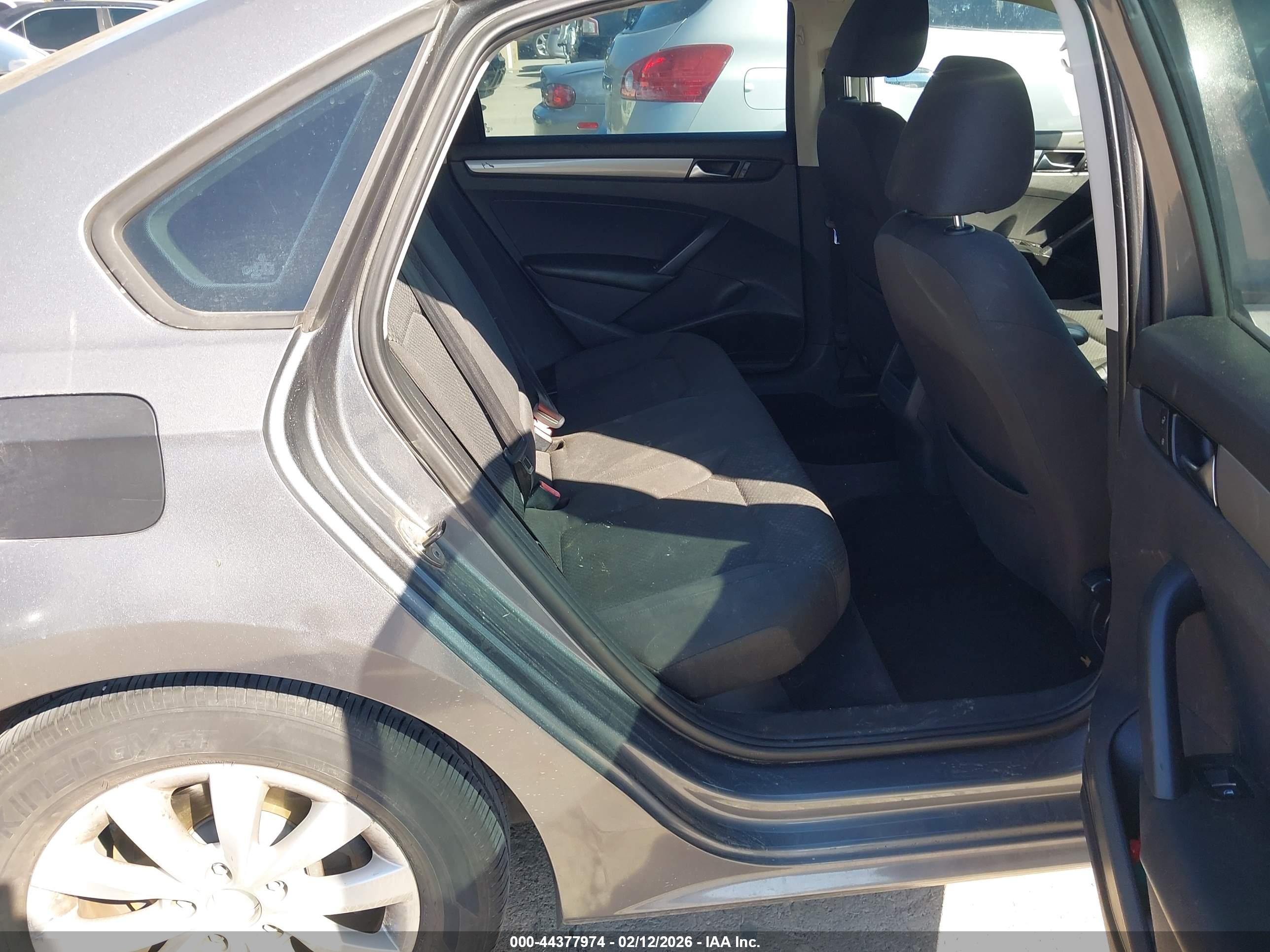 VOLKSWAGEN PASSAT image 8