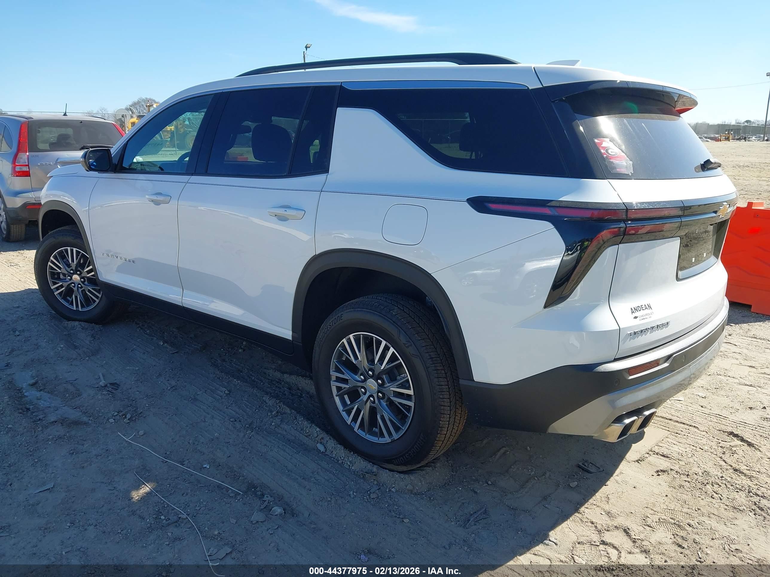 CHEVROLET TRAVERSE image 3
