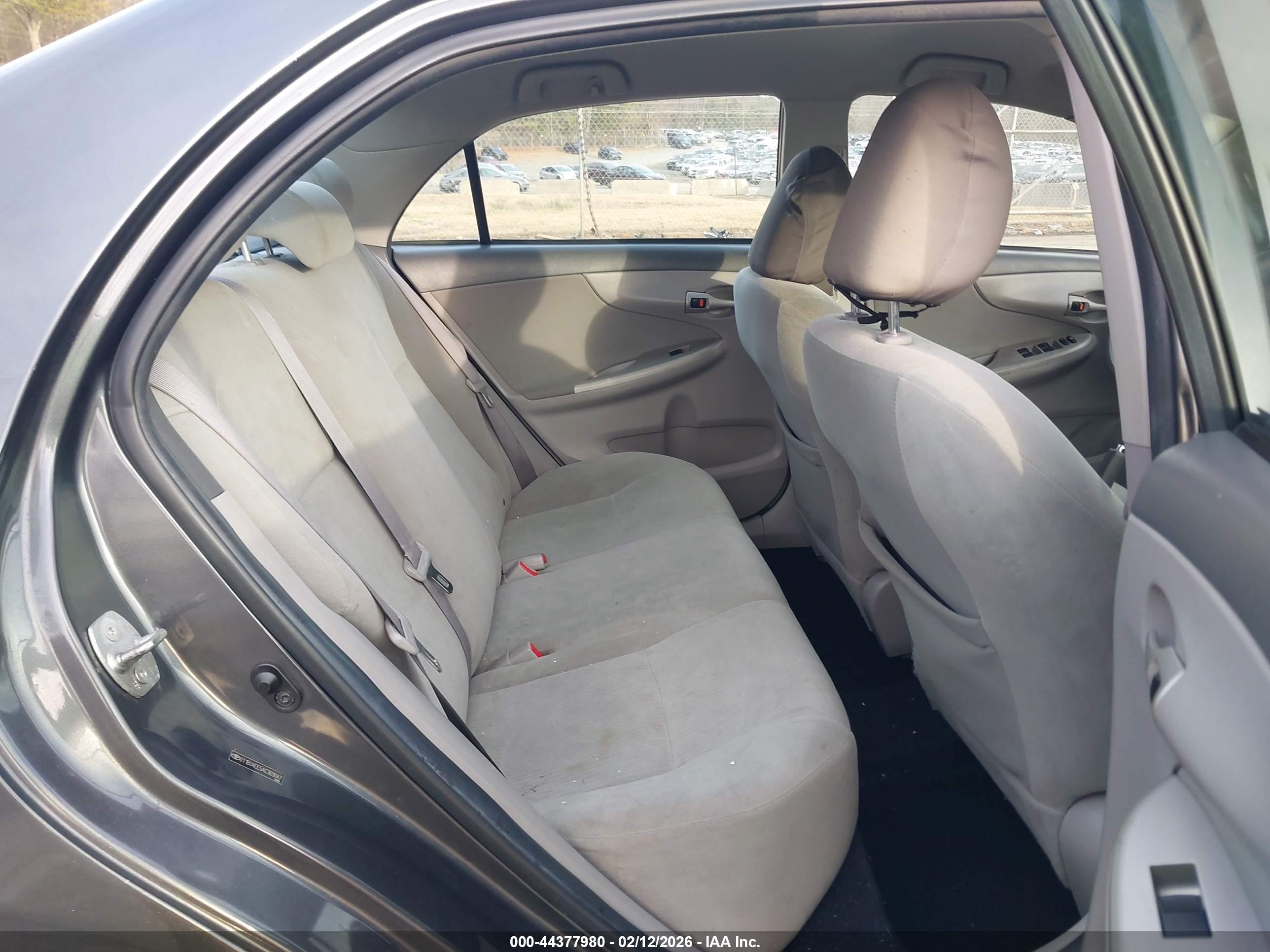 TOYOTA COROLLA image 8