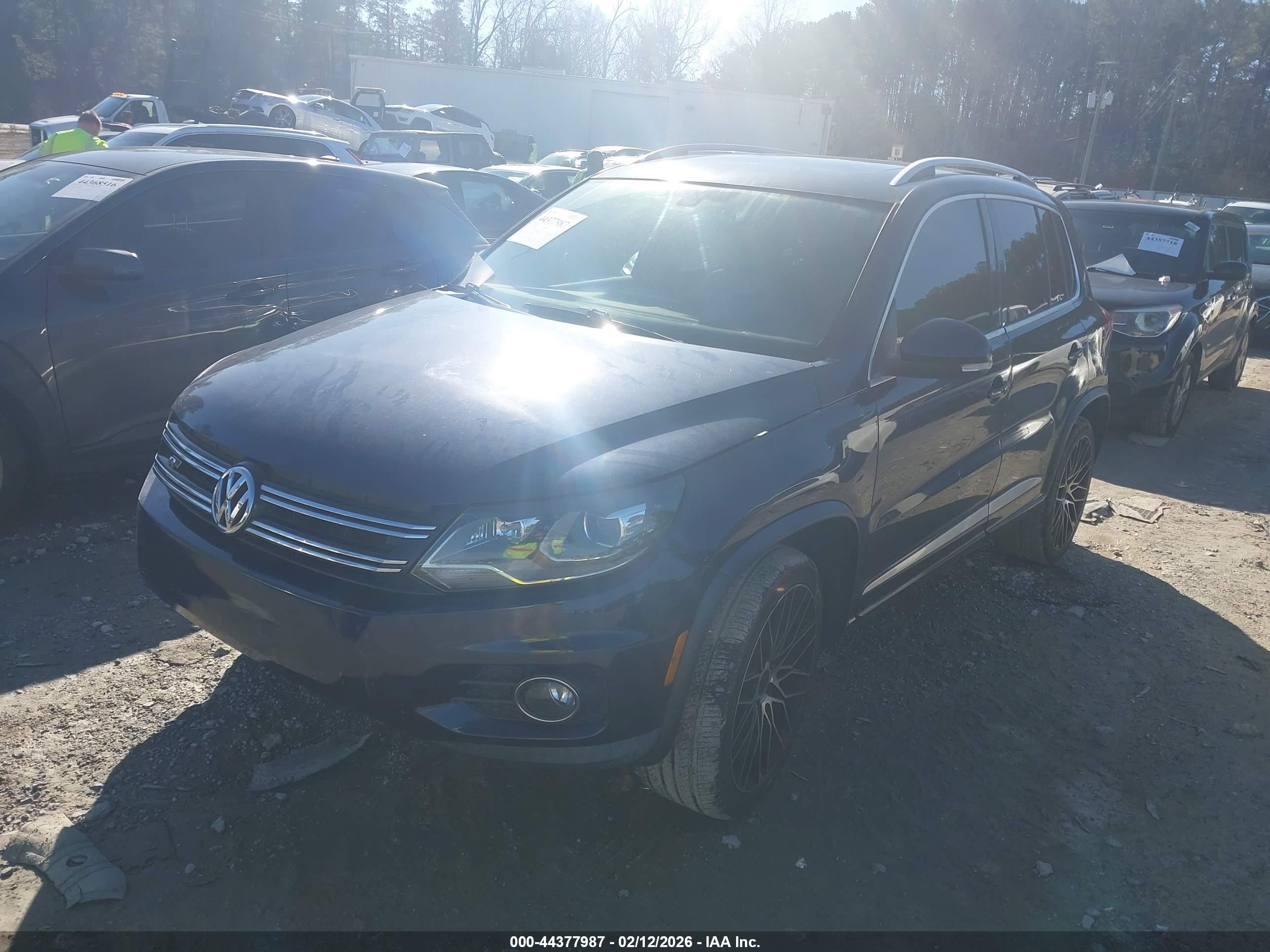 VOLKSWAGEN TIGUAN image 2