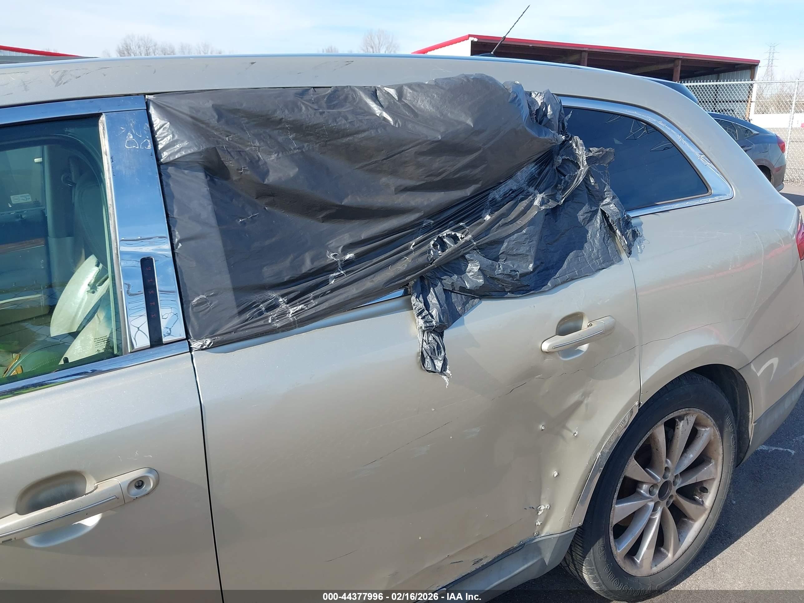 LINCOLN MKT image 6