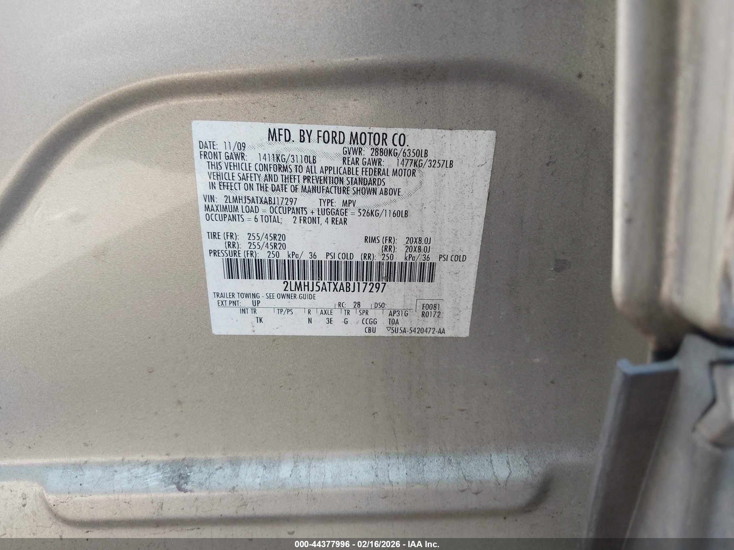 LINCOLN MKT image 9