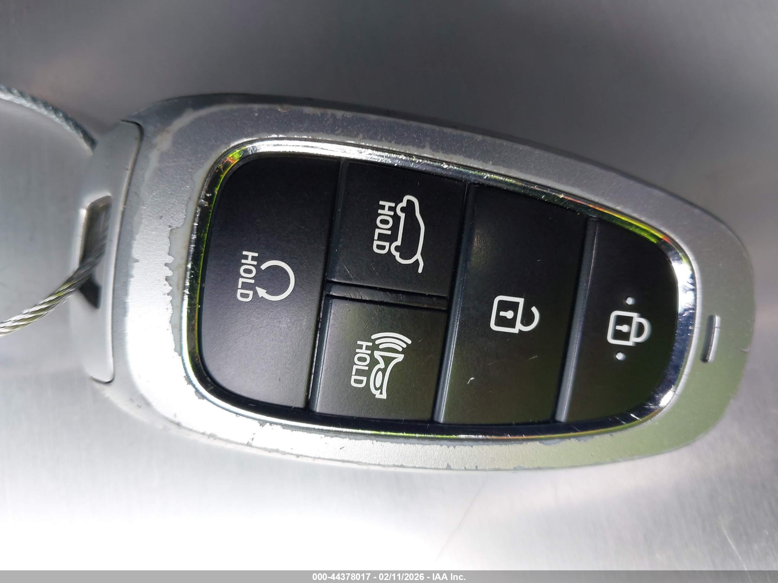 HYUNDAI SANTA image 11