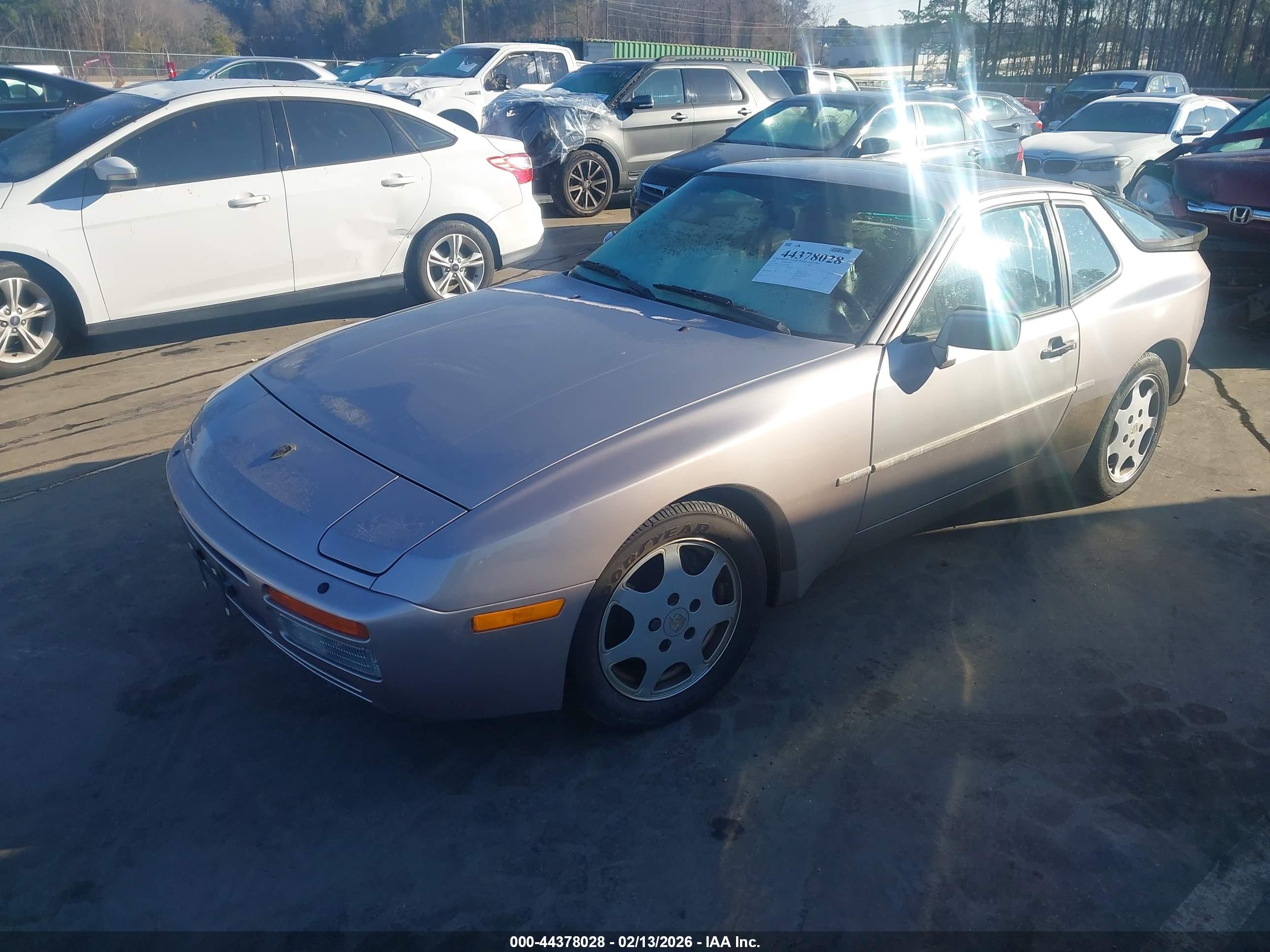 PORSCHE 944 image 2
