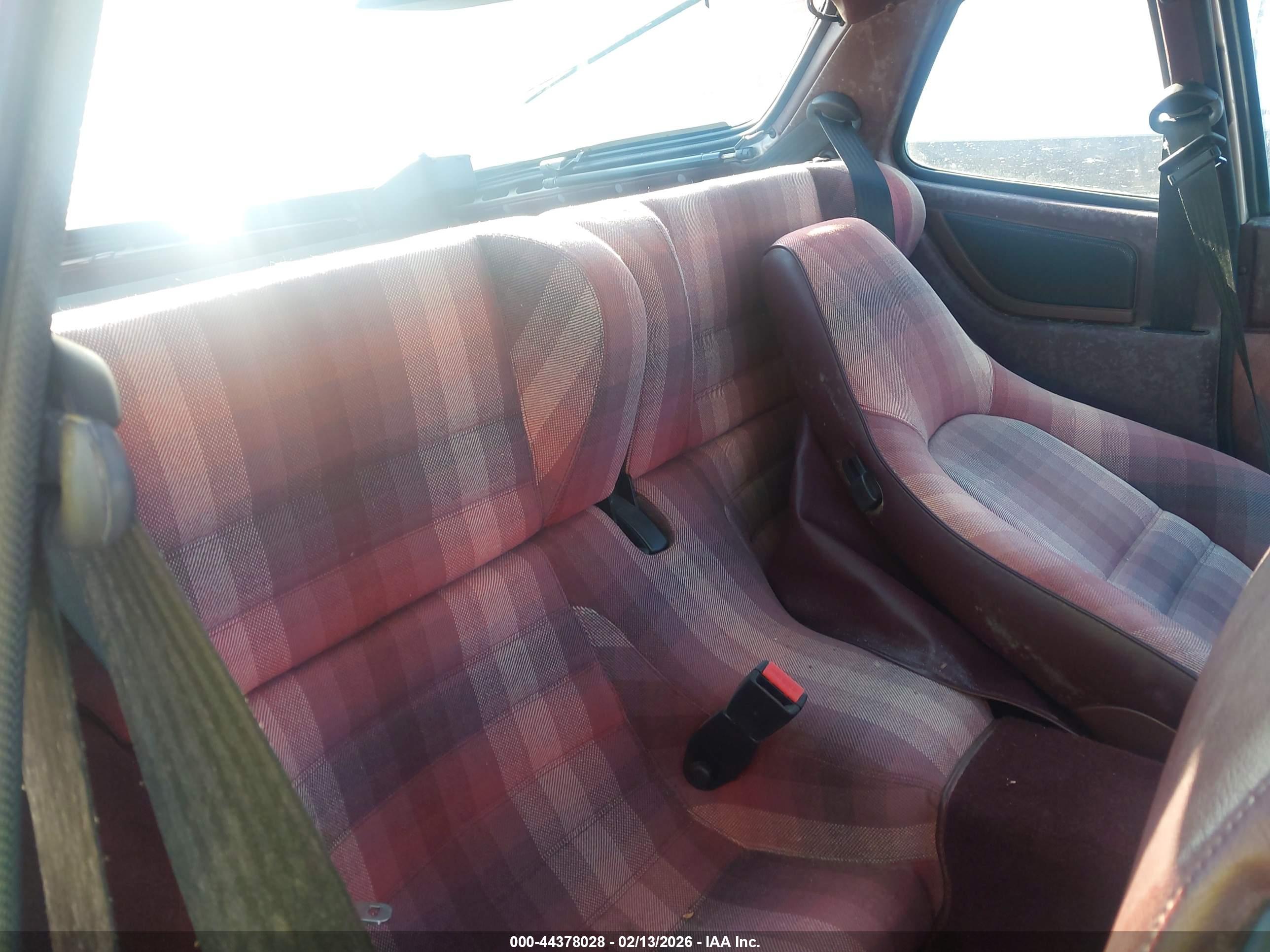 PORSCHE 944 image 8
