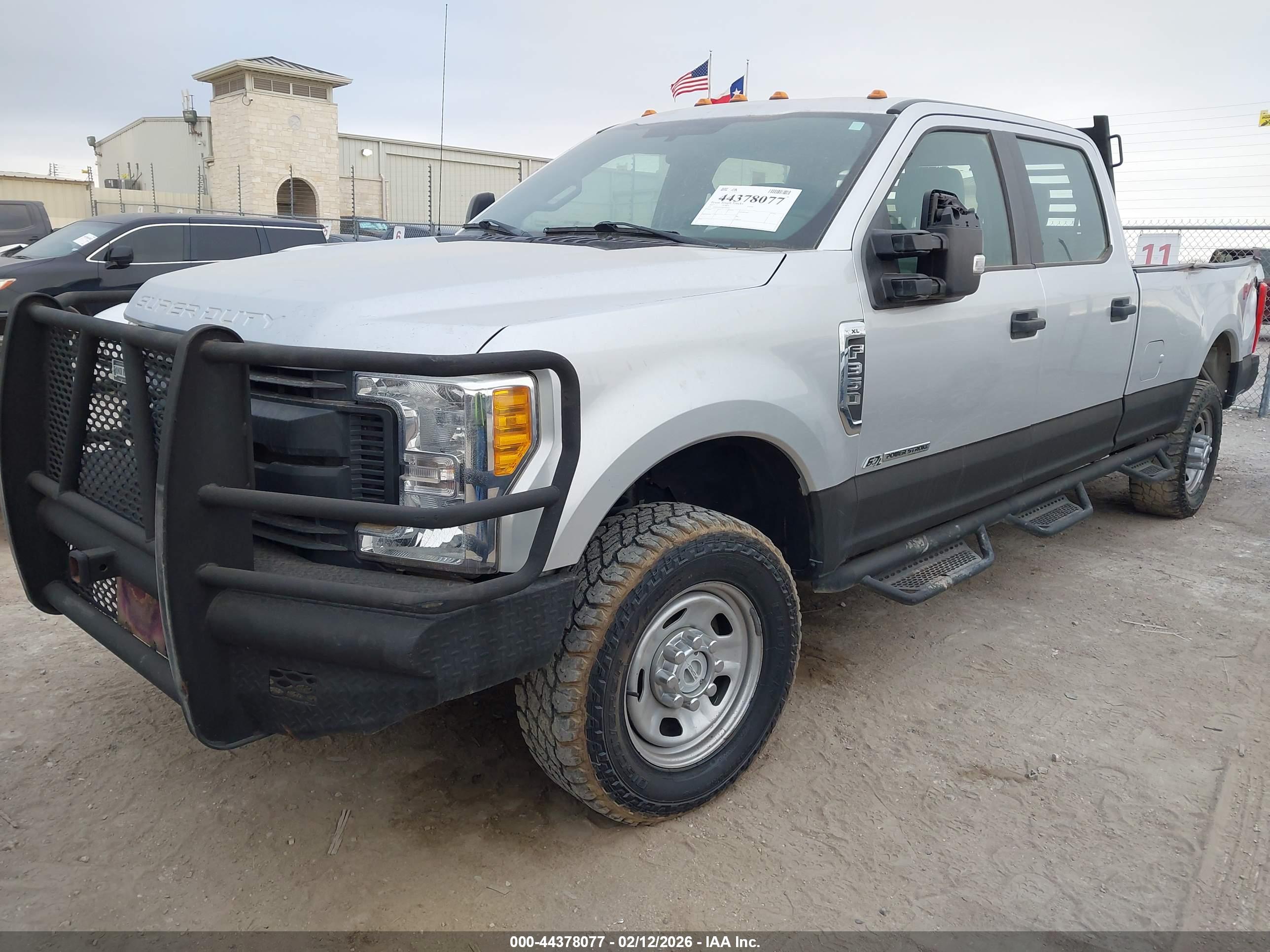 FORD F-350 image 2