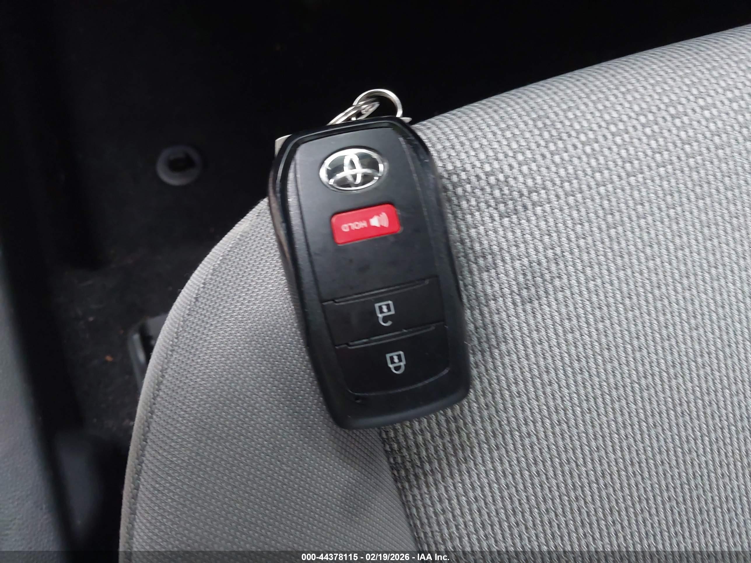 TOYOTA PRIUS image 11