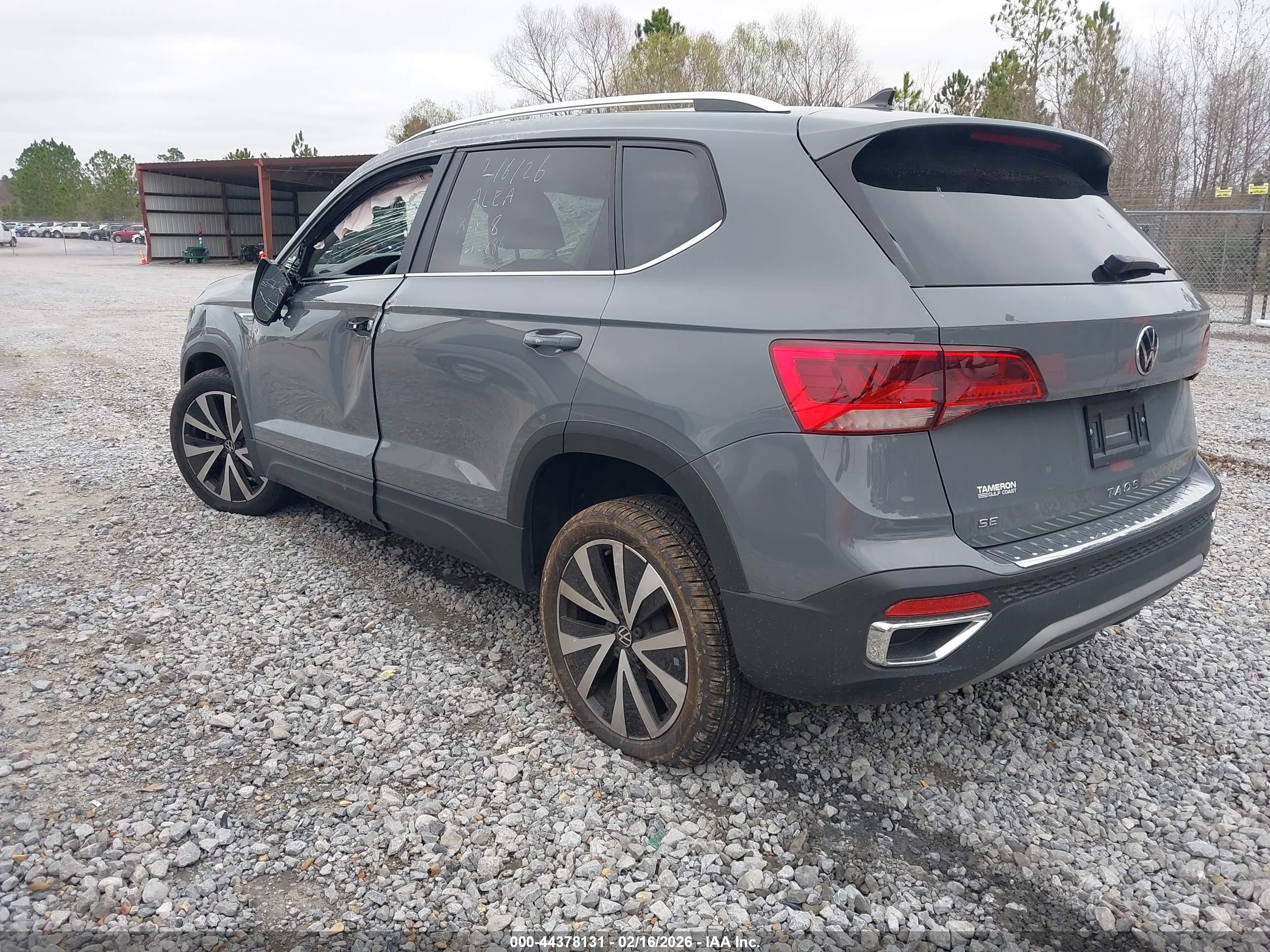 VOLKSWAGEN TAOS image 3