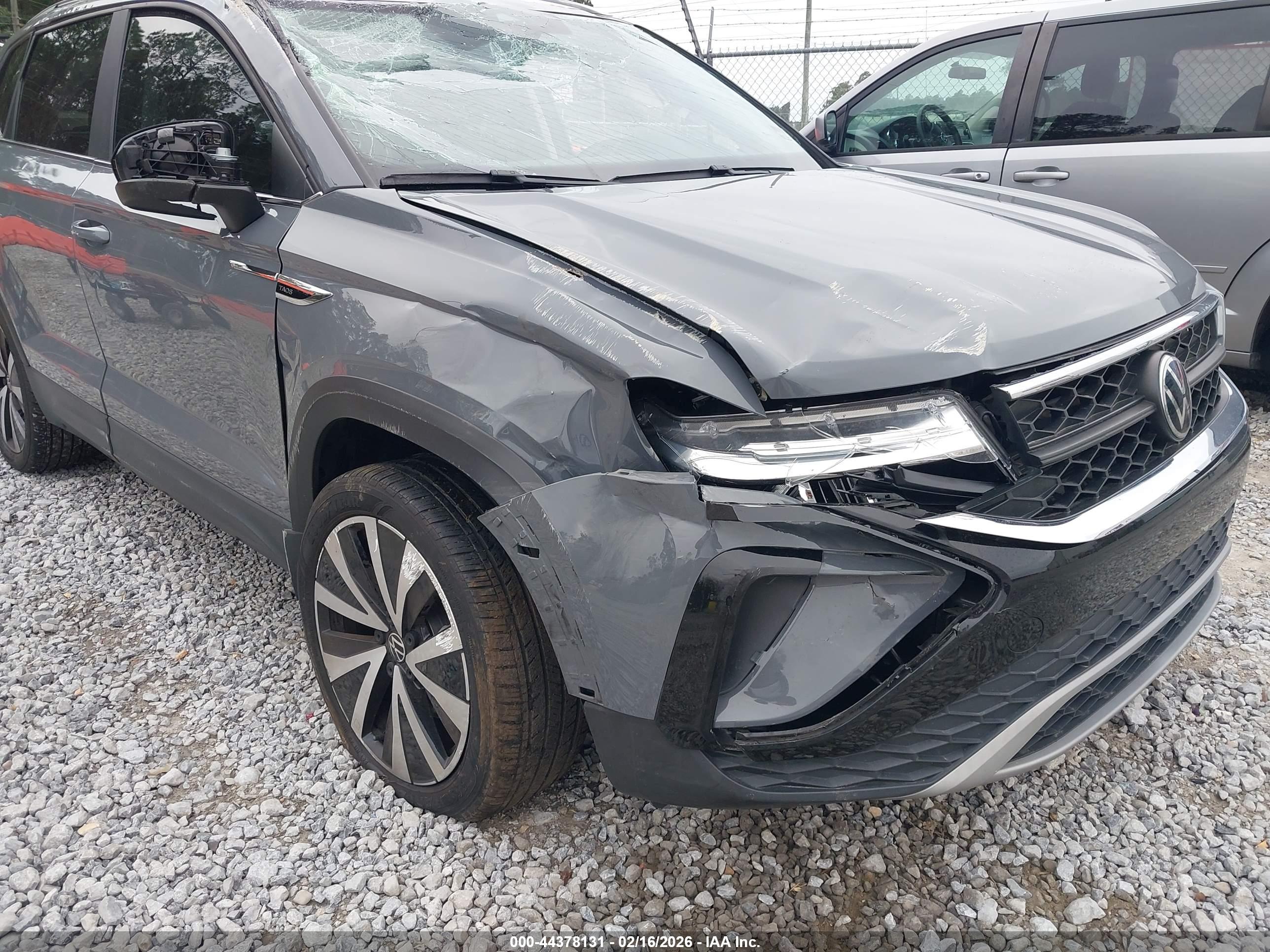 VOLKSWAGEN TAOS image 6