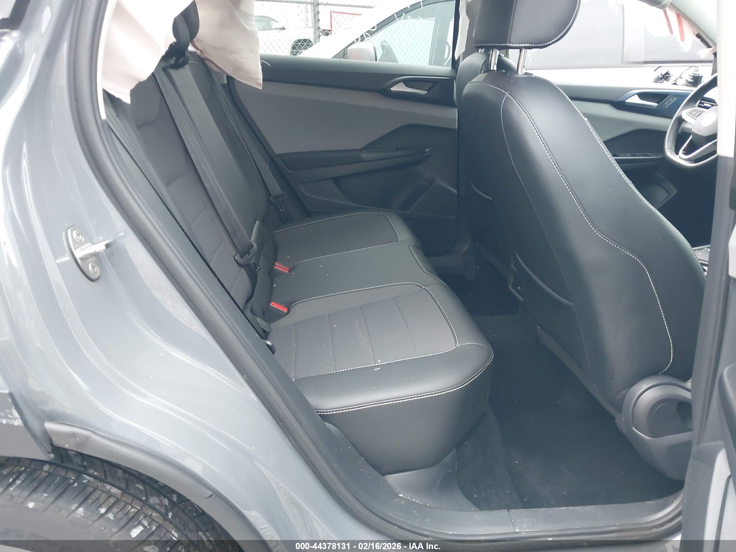 VOLKSWAGEN TAOS image 8