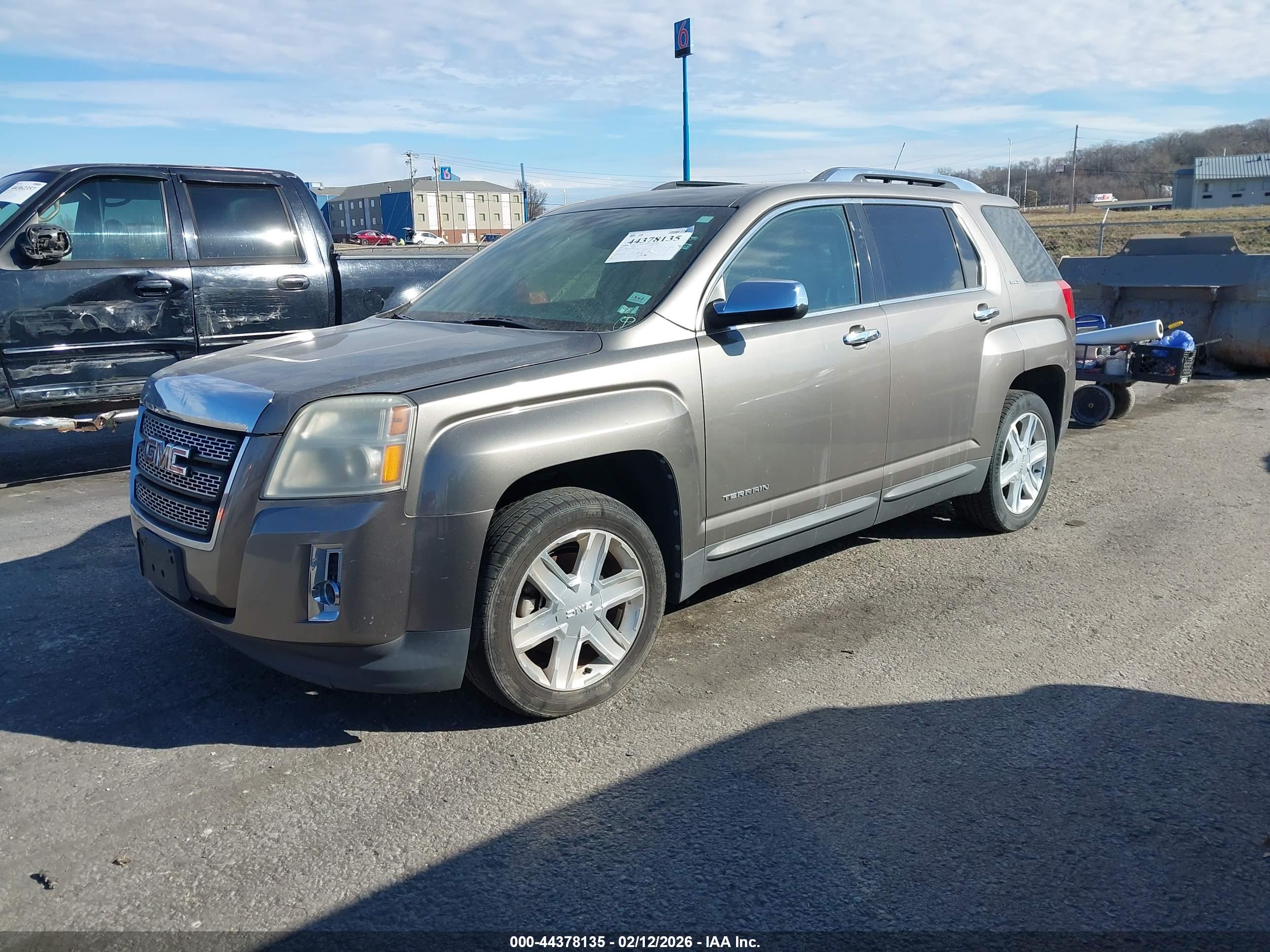 GMC TERRAIN image 2