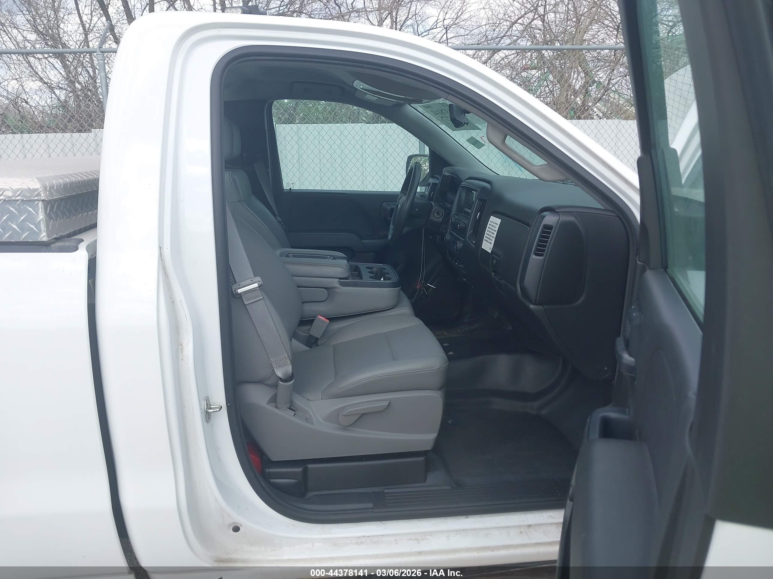 CHEVROLET SILVERADO image 5