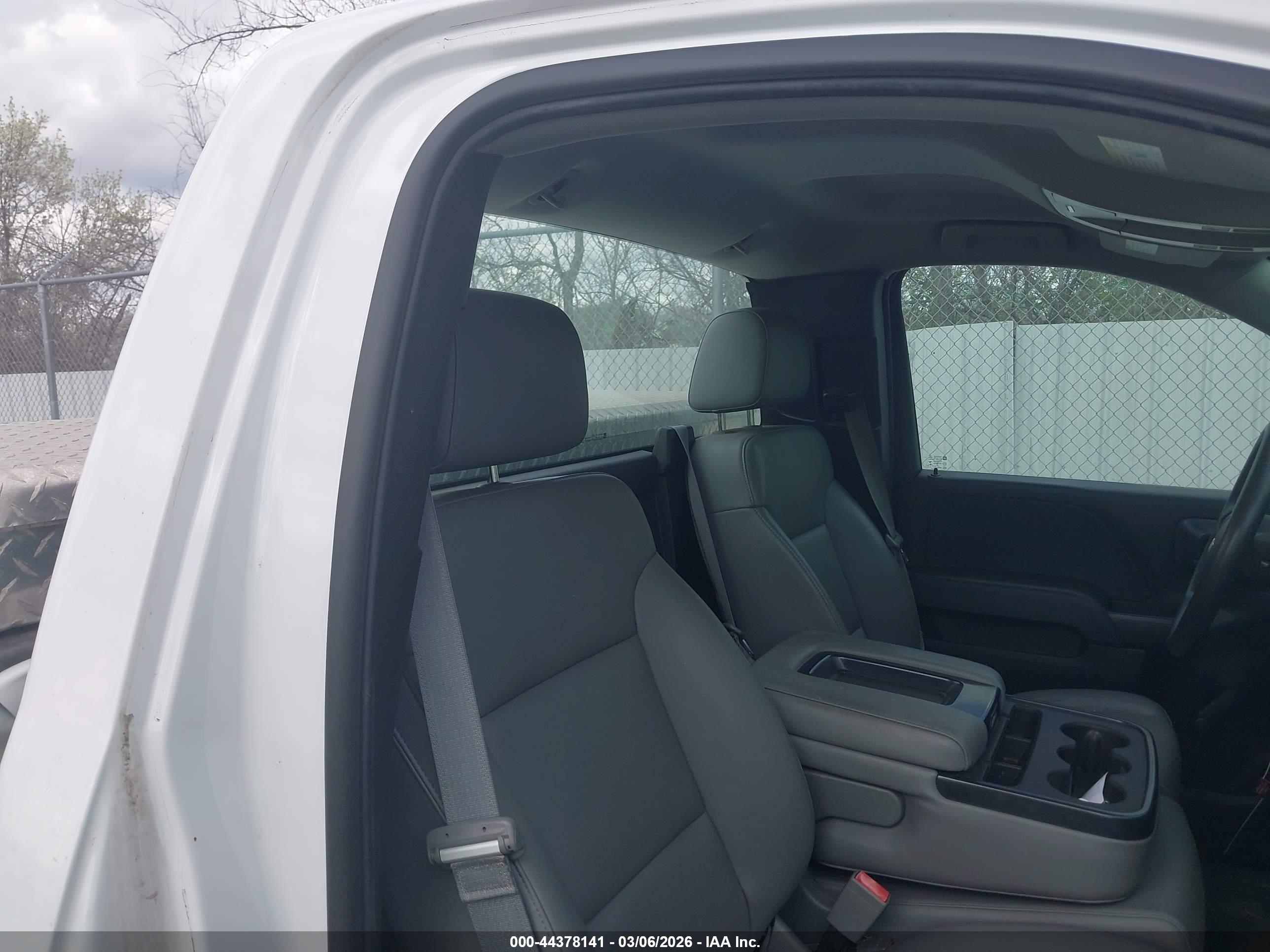 CHEVROLET SILVERADO image 8