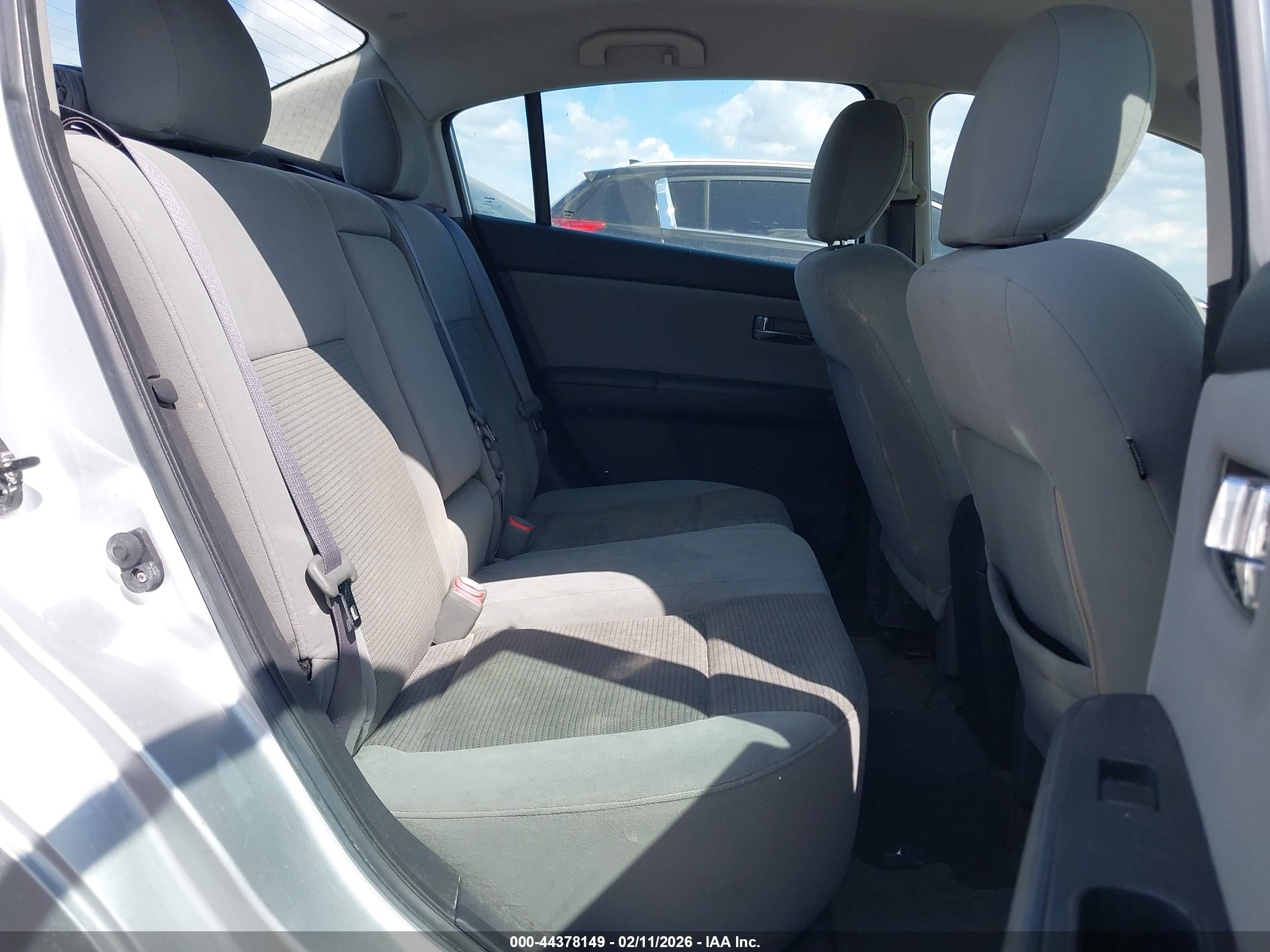 NISSAN SENTRA image 8