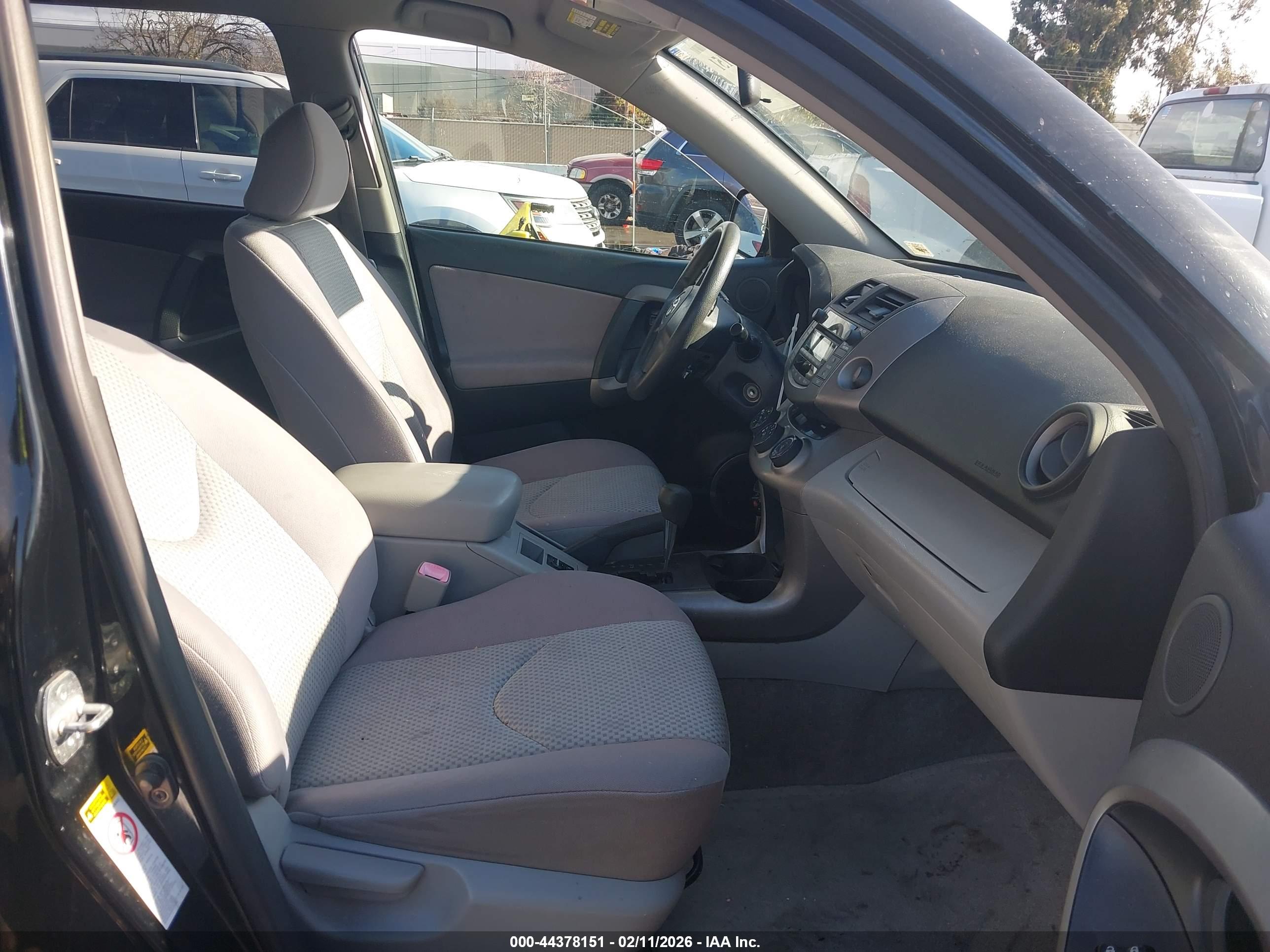 TOYOTA RAV4 image 5