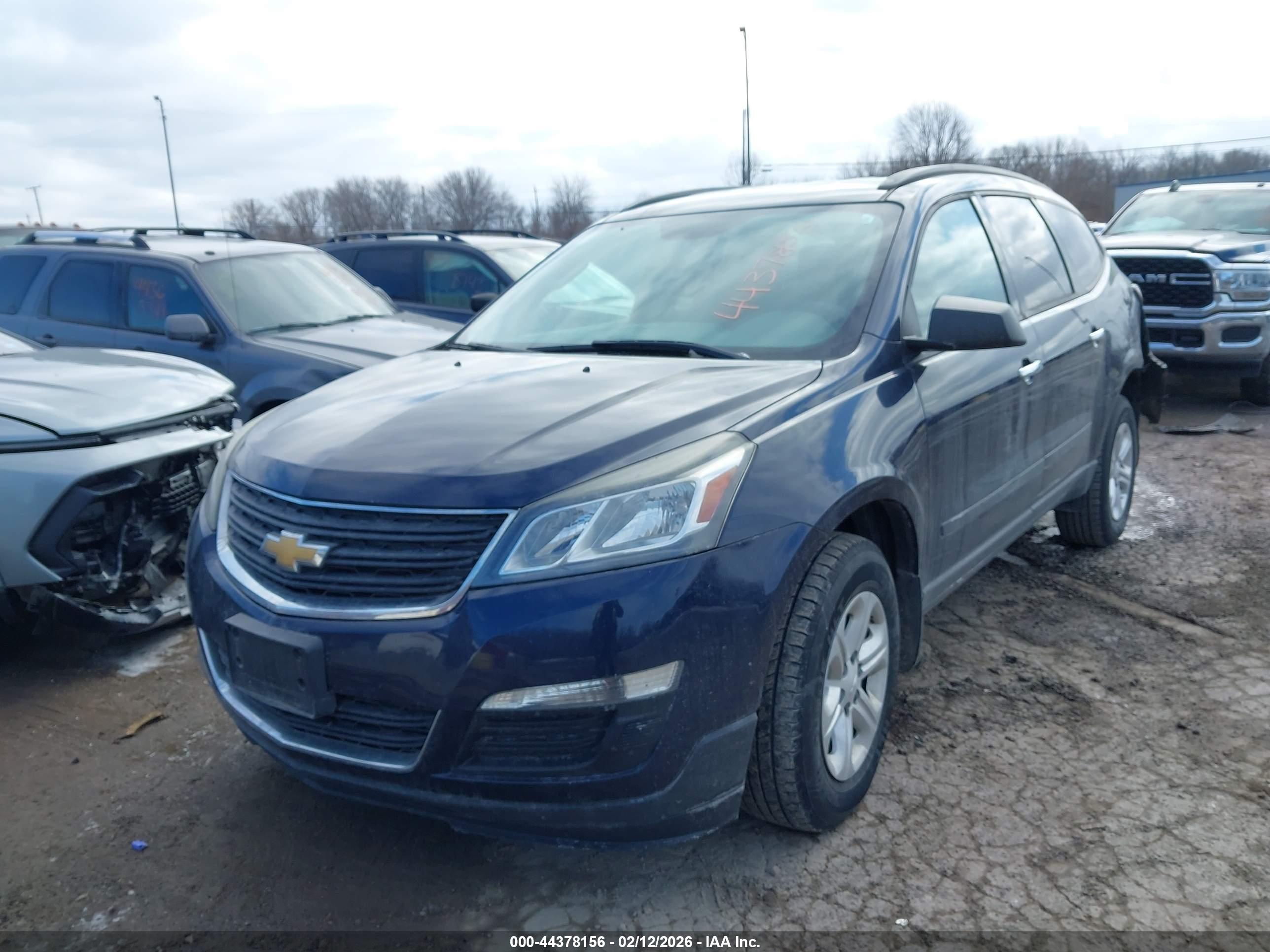 CHEVROLET TRAVERSE image 2